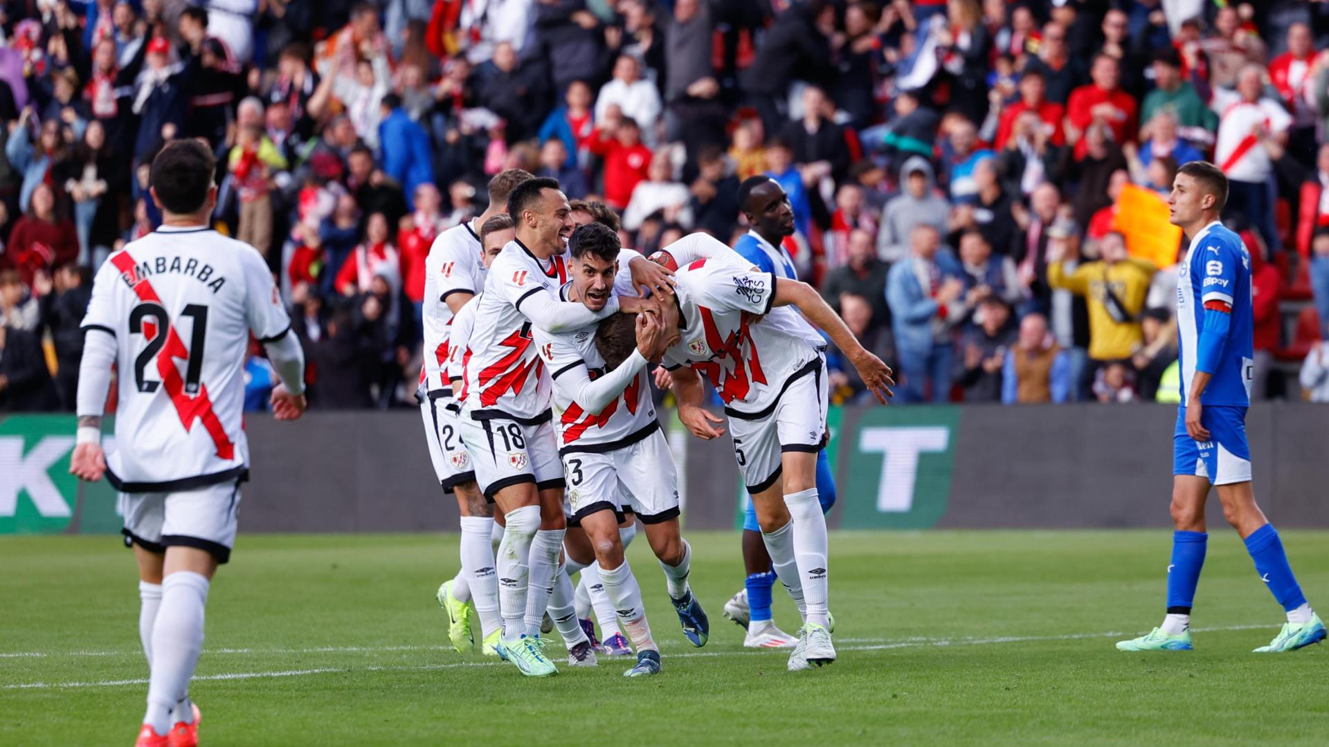 Rayo Vallecano celebra un gol durante la Liga española en el partido de fútbol disputado entre el Rayo Vallecano y el Deportivo Alaves en el Estadio de Vallecas