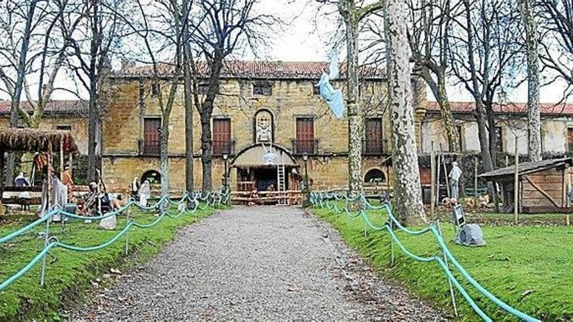 Entrada al Palacio de Narros.