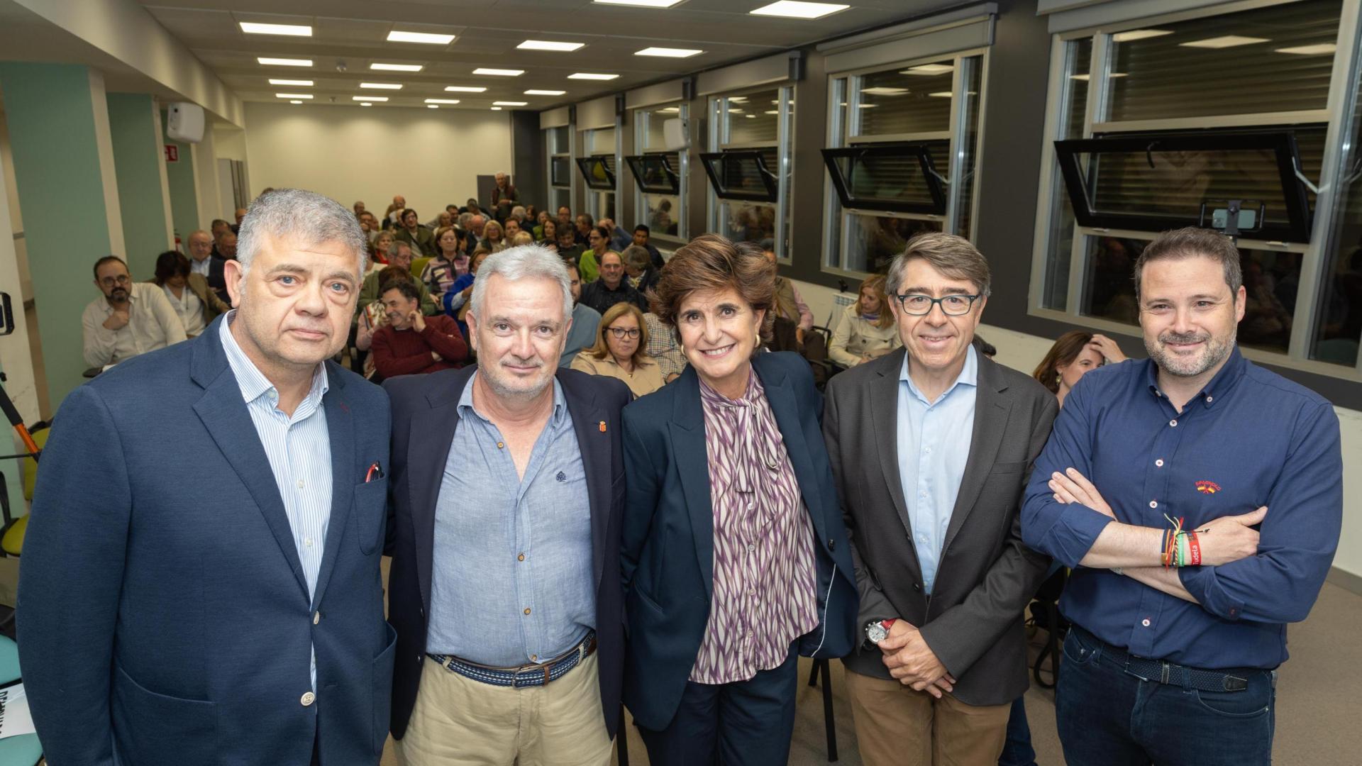 A: BLANCA ALDANONDO
F: 29/10/2024
P:  DE IZDA. A DCHA.; JOSE LUIS PEREZ LIZAR, IGNACIO ESCRIBANO ROMANO, MARIA SAN GIL, VICEPRESIDENTA DE NEOS, EDUARDOM LOPEZ-DORIGA (PRESIDENTE SOCIEDAD CIVIL NAVARRA
L: TUDELA
T: CHARLA COLOQUIO CON MARIA SAN GIL DE SOCIEDAD CIVIL NAVARRA