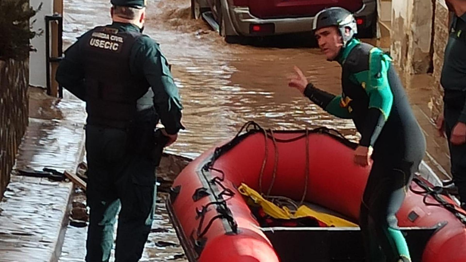 Vista de las actuaciones y trabajos de rescate de la Guardia Civil en Mira (Cuenca), donde una mujer ha fallecido a consecuencia de las inundaciones causadas por la DANA