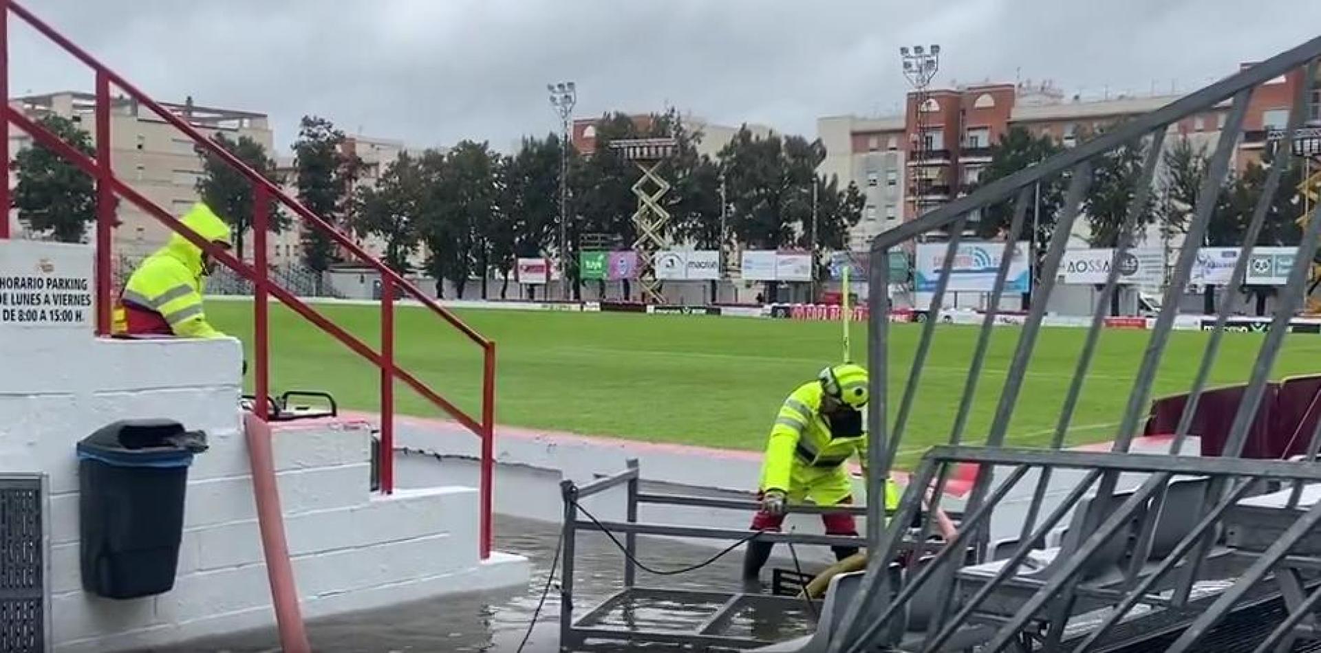 Las gradas del estadio, inundadas por la DANA horas antes del encuentro de Copa del Rey