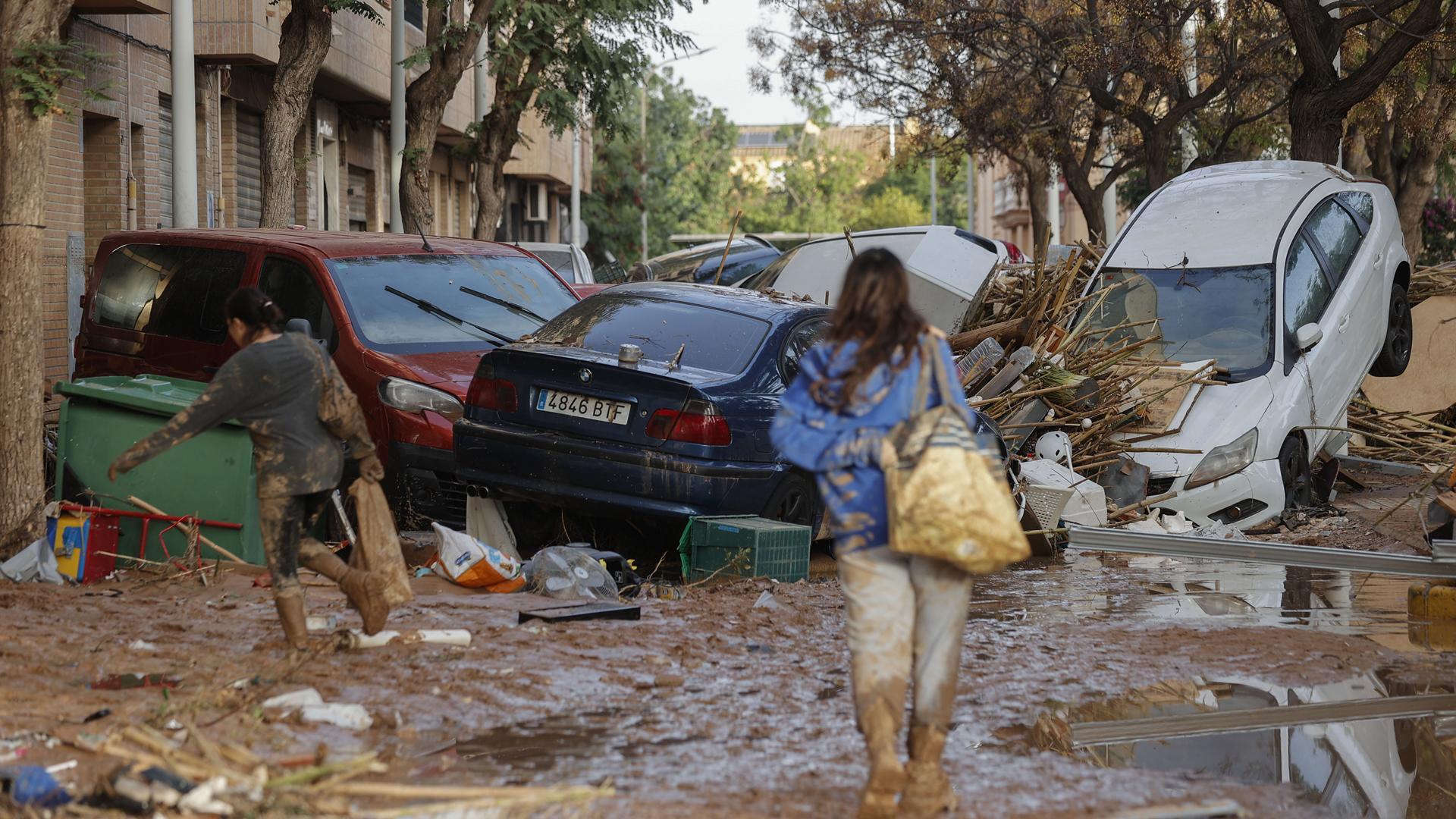 Vista de una calle afectada en Paiporta, tras las fuertes lluvias causadas por la DANA