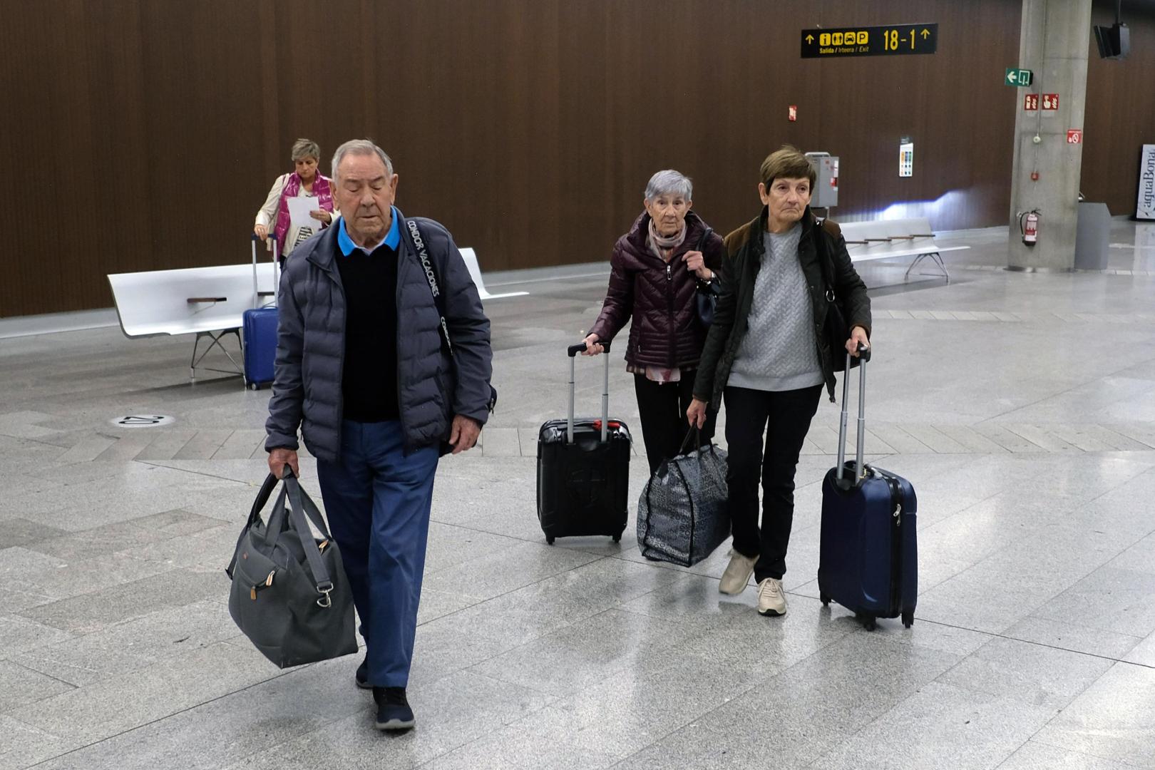 Felipe, Pili y Dolores Andueza, tres hermanos que viajan a Torrevieja.