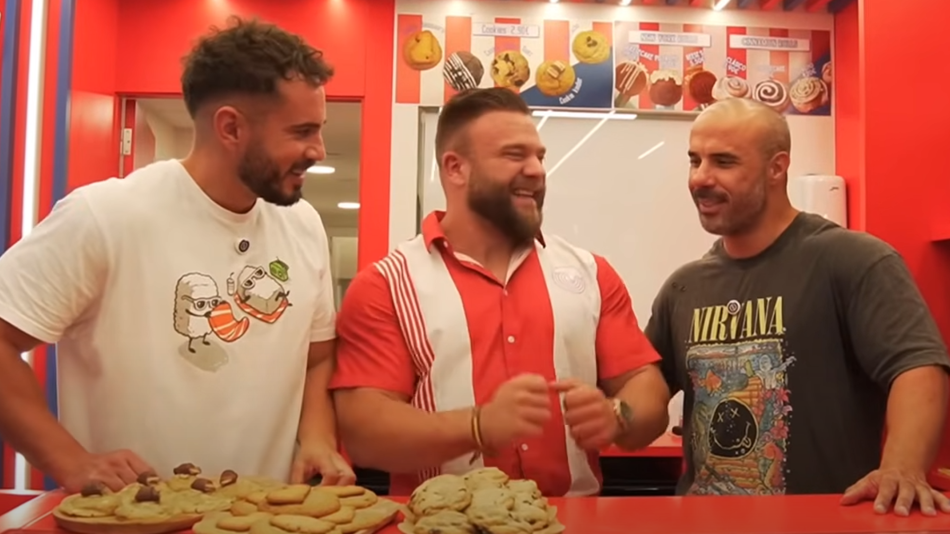 Pablo Cabezali, Miguel Herce y David Lafuente, en las pastelería American Roller.