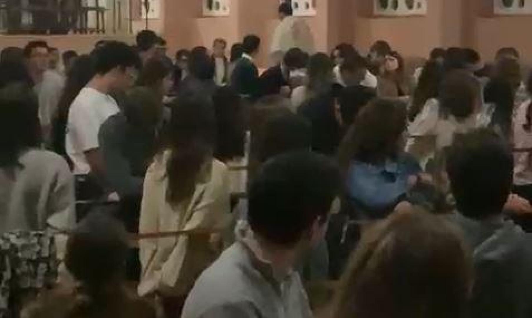 200 jóvenes de Pamplona se reúnen la noche del 31 en el Seminario de Pamplona para celebrar Holy Wins (ganan los santos) en lugar de Halloween