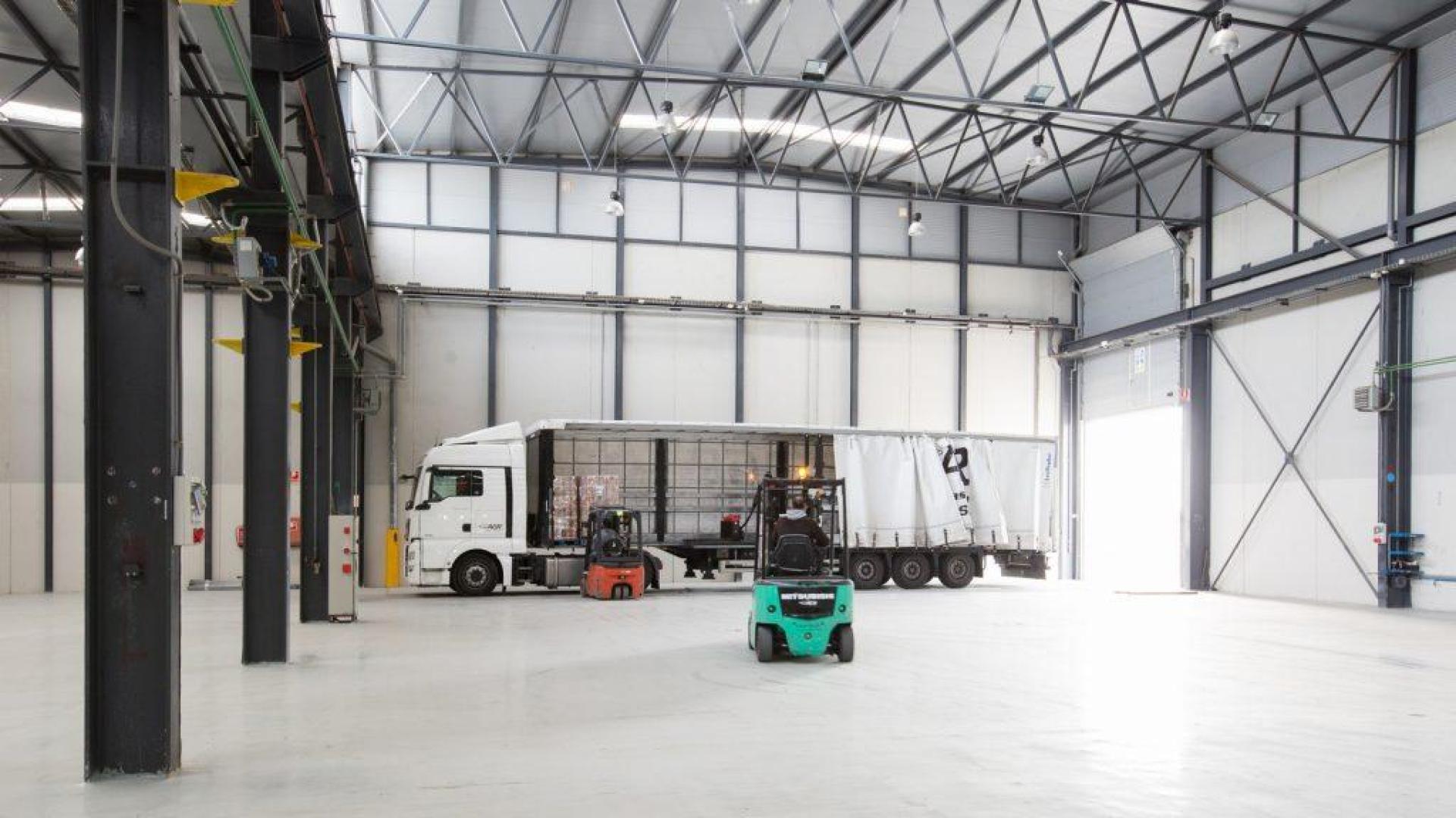Imagen de archivo de un camión de la empresa AGR Transportes en una nave