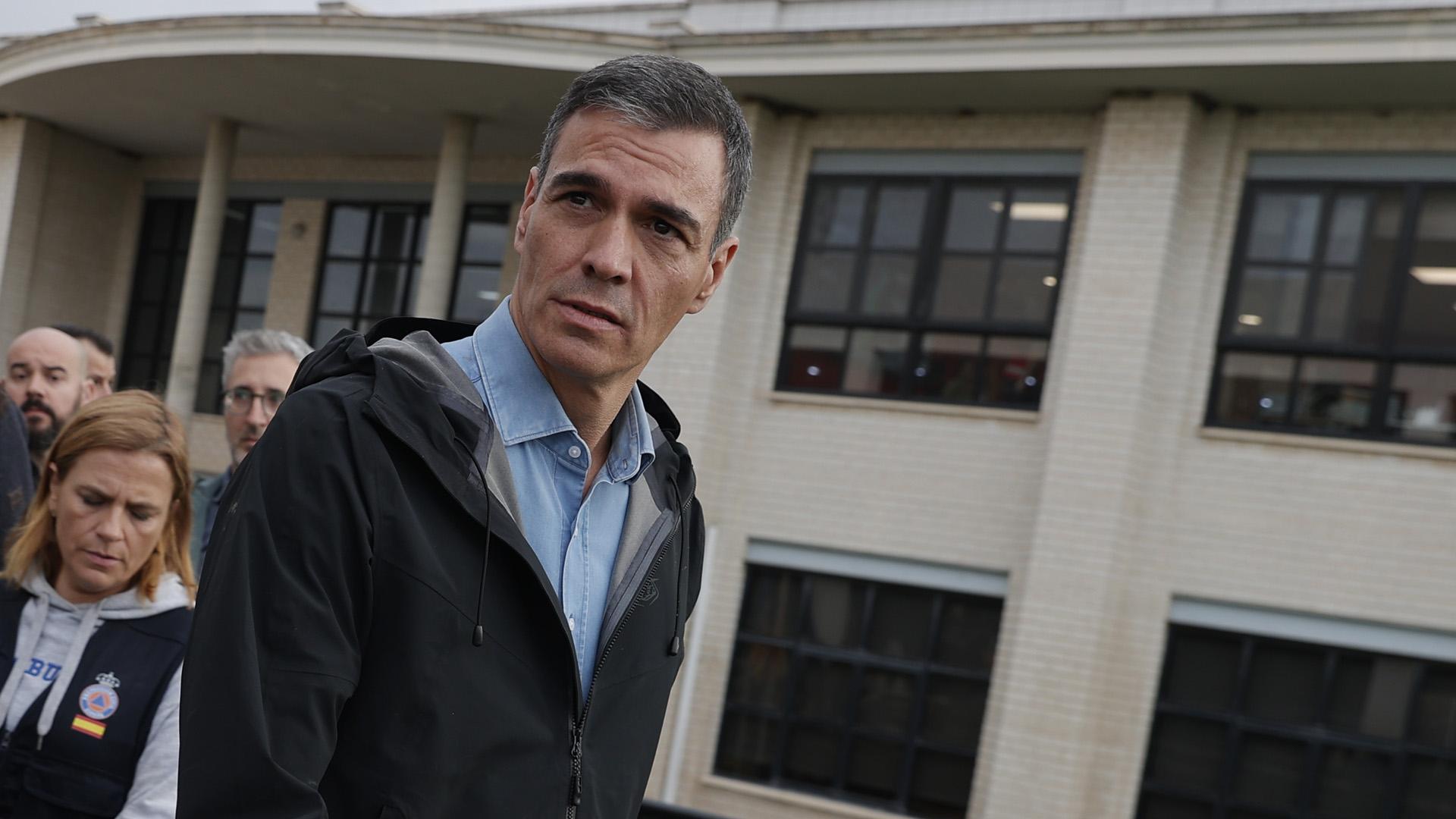 El presidente del Gobierno, Pedro Sánchez, en el Centro de Emergencias de la Generalitat valenciana, en l'Eliana