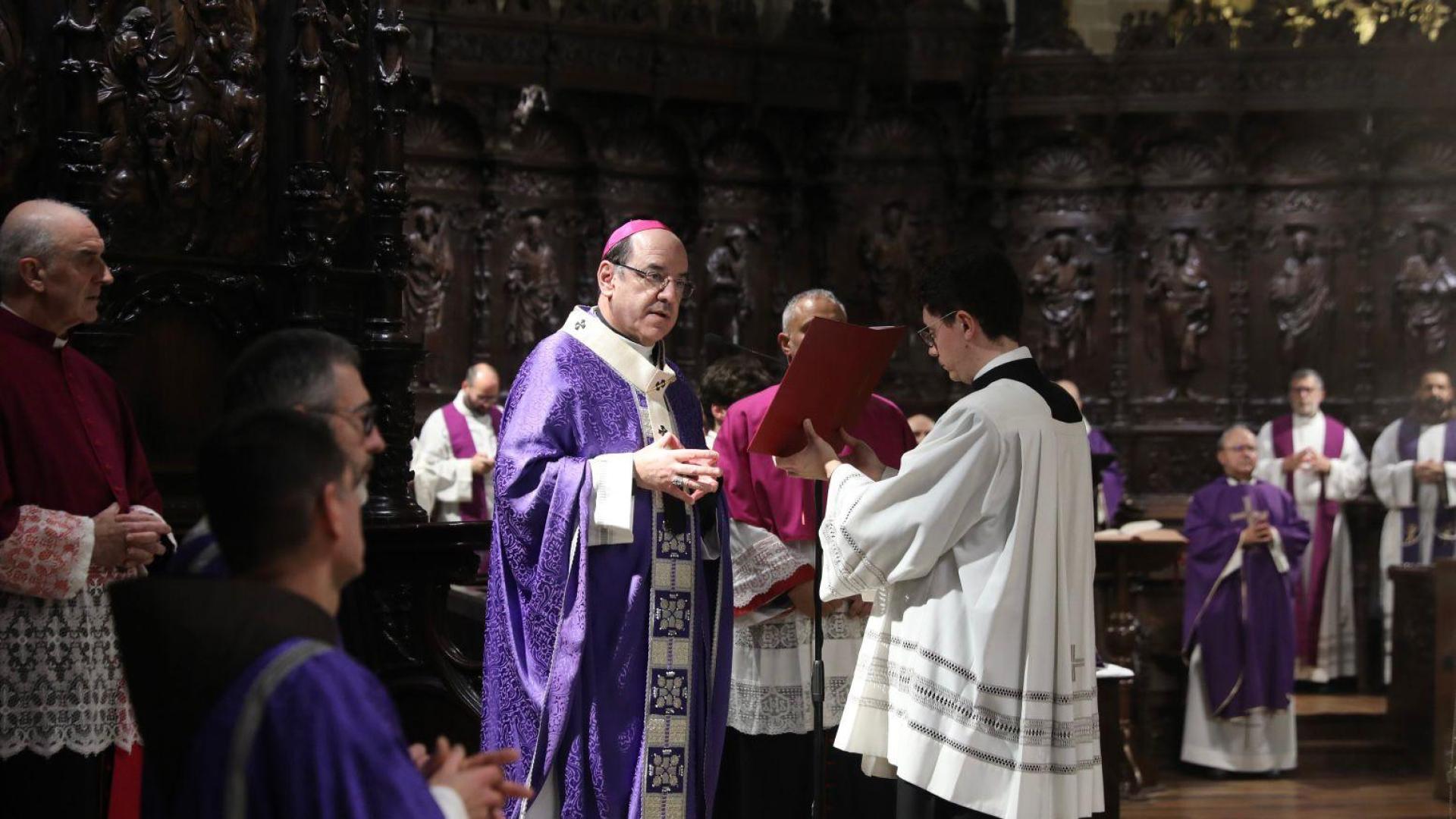 Fotos de la eucaristía por las víctimas de la DANA en la Catedral de Pamplona.