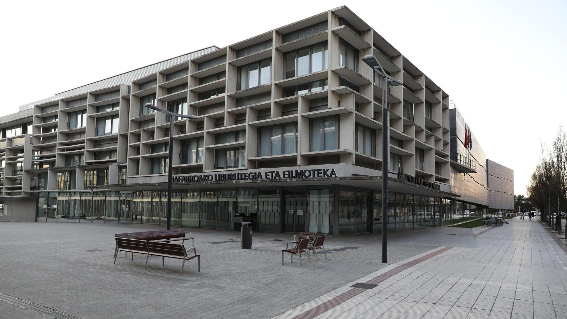 La rehabilitación de la cubierta de la Biblioteca de Navarra es una de las obras que comenzarán a acometerse el año que viene.