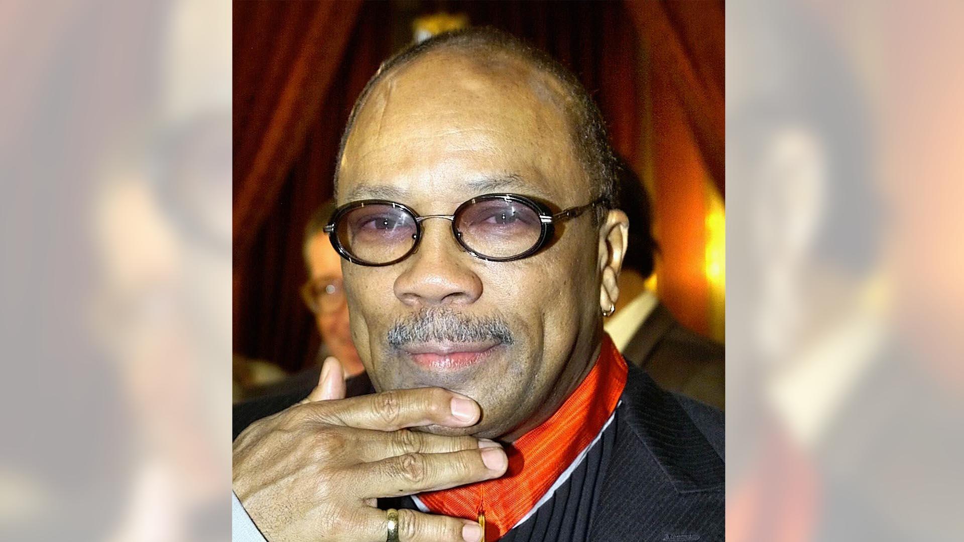 Quincy Jones, al recibir el máximo reconocimiento de la cultura francesa en 2001