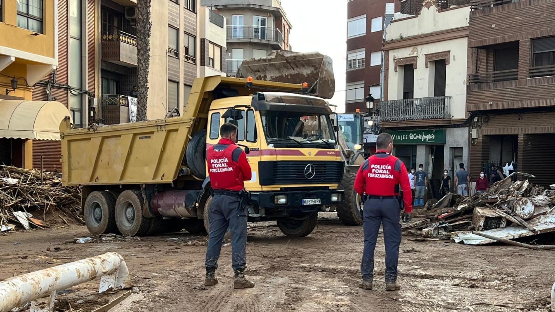 Agentes de la Policía Foral, sobre el terreno