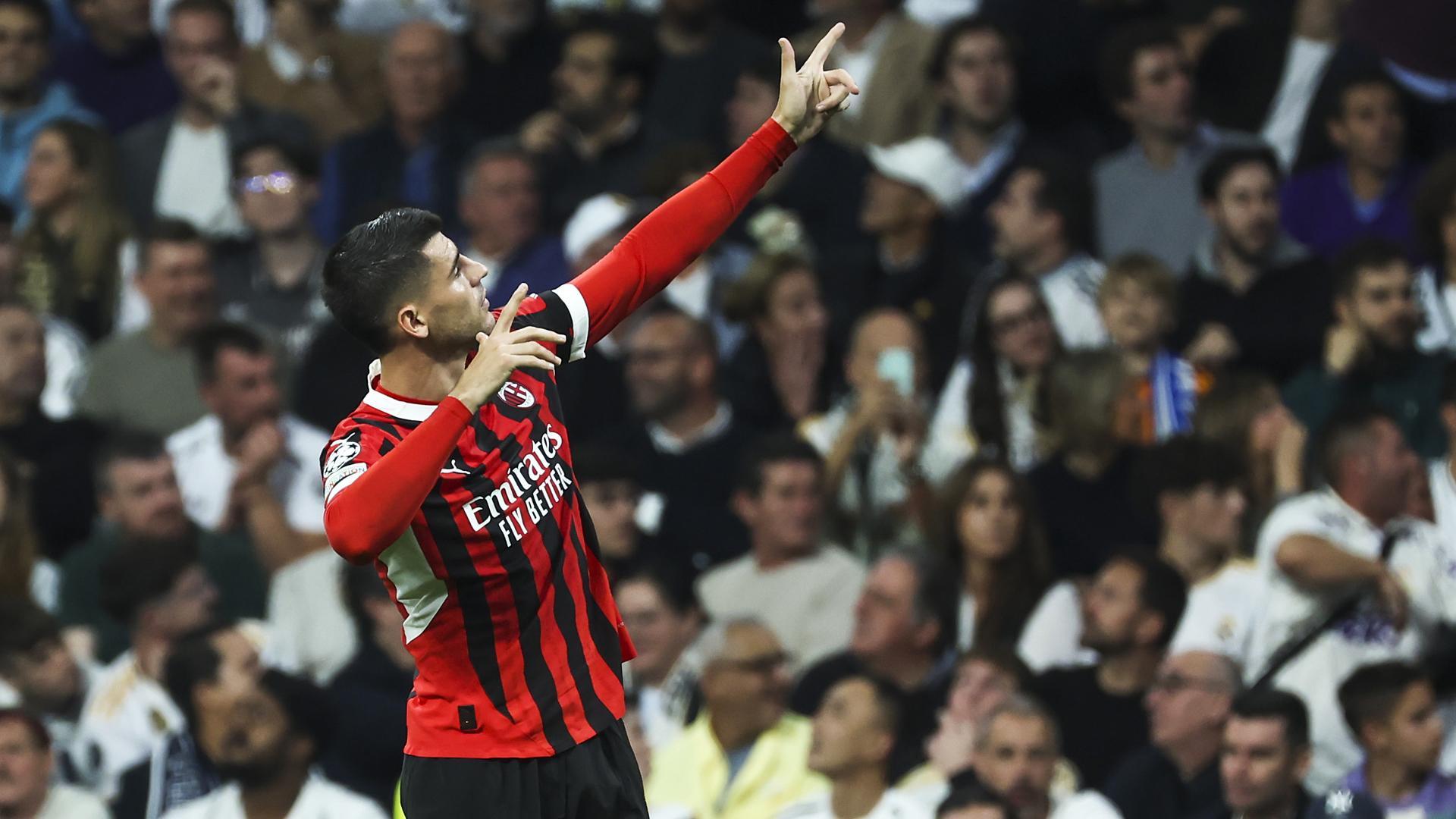 Álvaro Morata celebra el segundo tanto del Milan en el Santiago Bernabéu