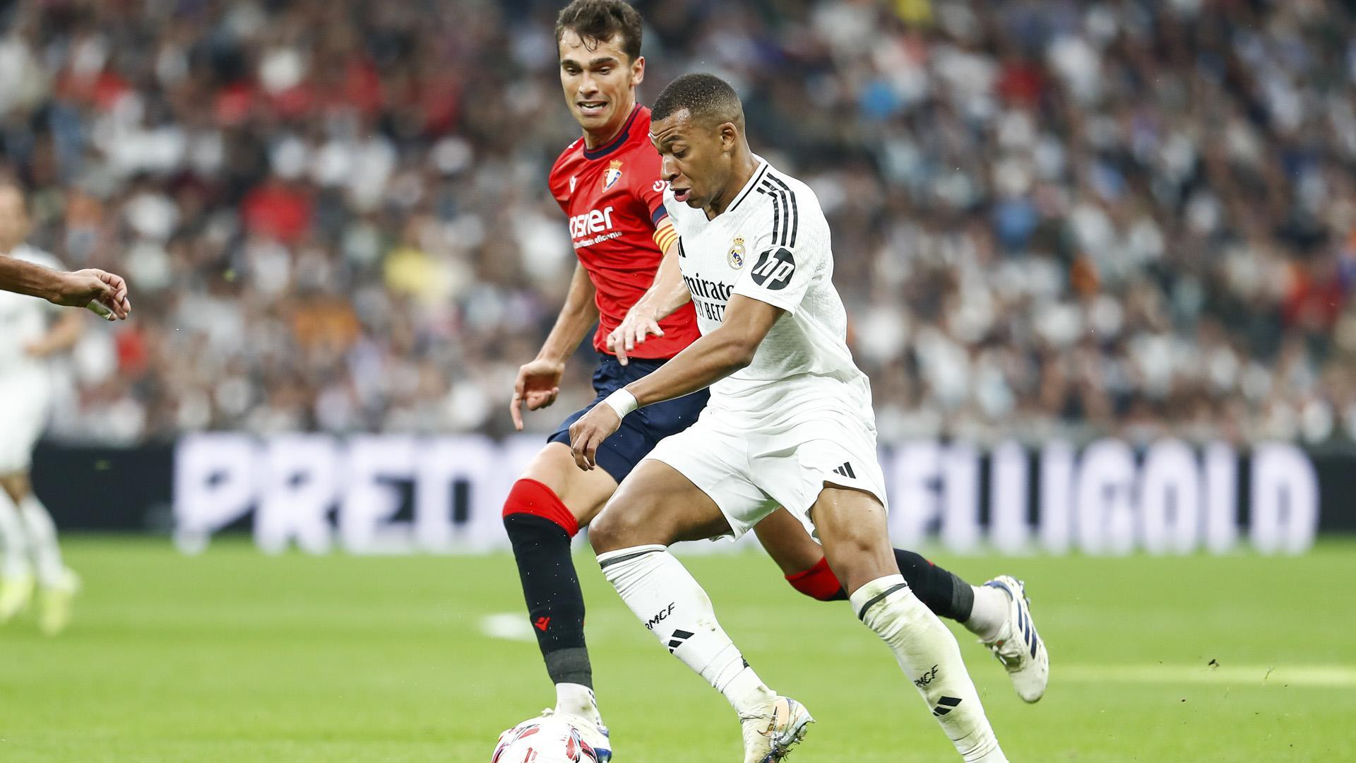 Lucas Torró persigue a Mbappé