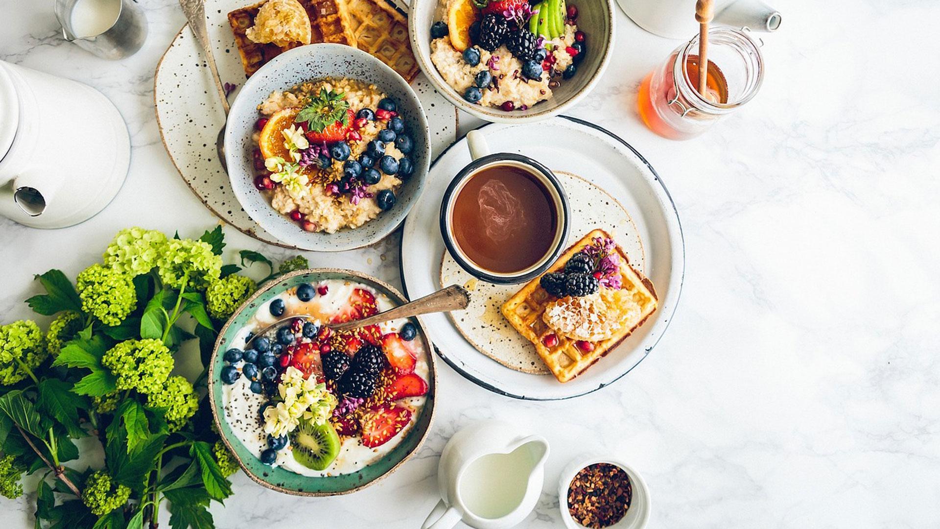 Un completo desayuno con lácteos, fibra y vitamina C