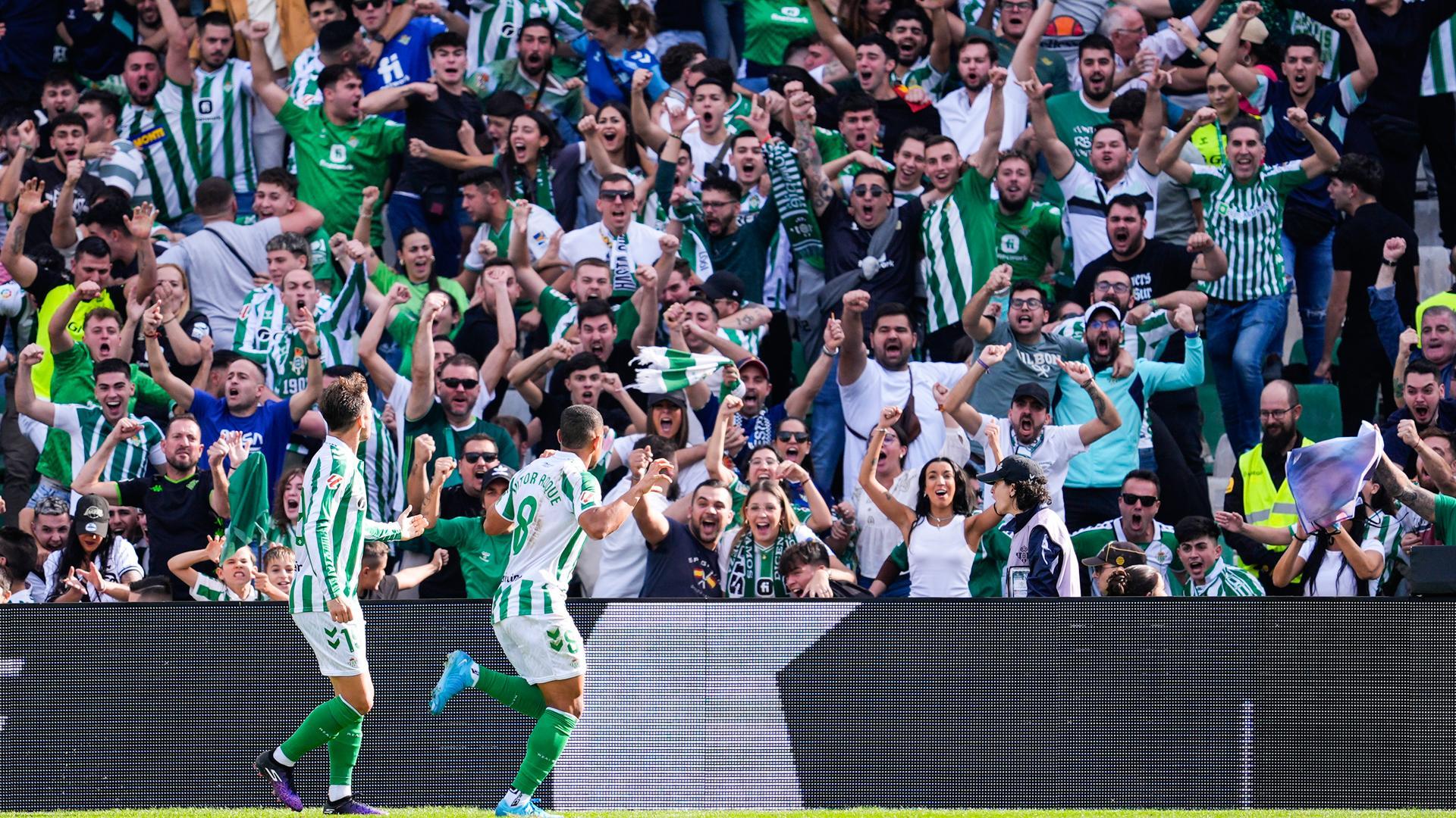 Vitor Roque celebra su tanto frente al Celta