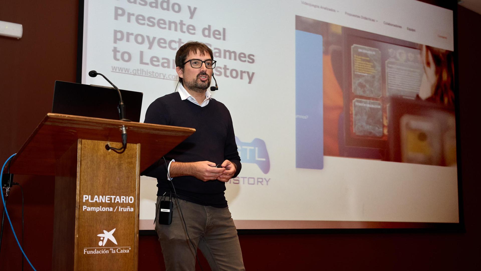 Íñigo Mugueta lidera el proyecto 'Games to Learn History', que promueve el aprendizaje y la enseñanza de la historia a través de los videojuegos.