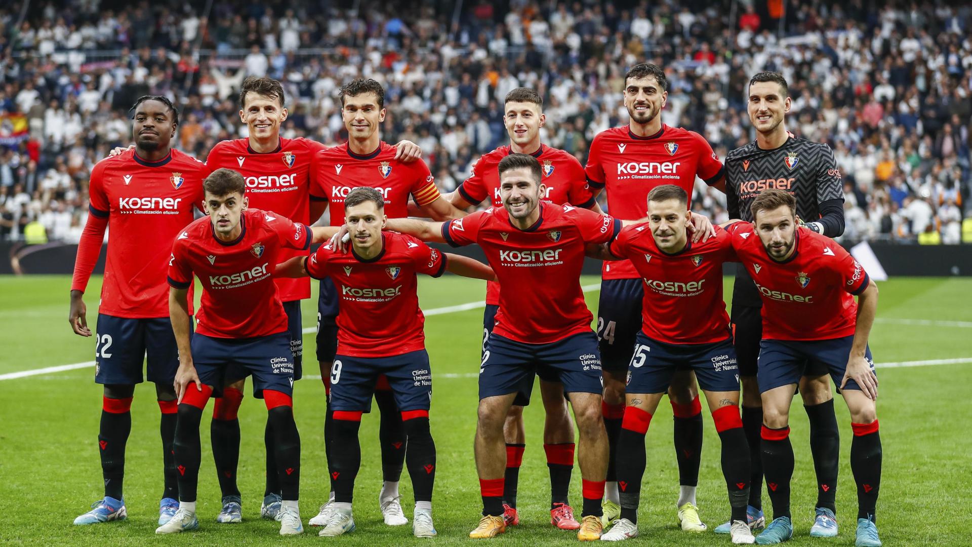El once titular de Osasuna, antes del partido contra el Real Madrid.