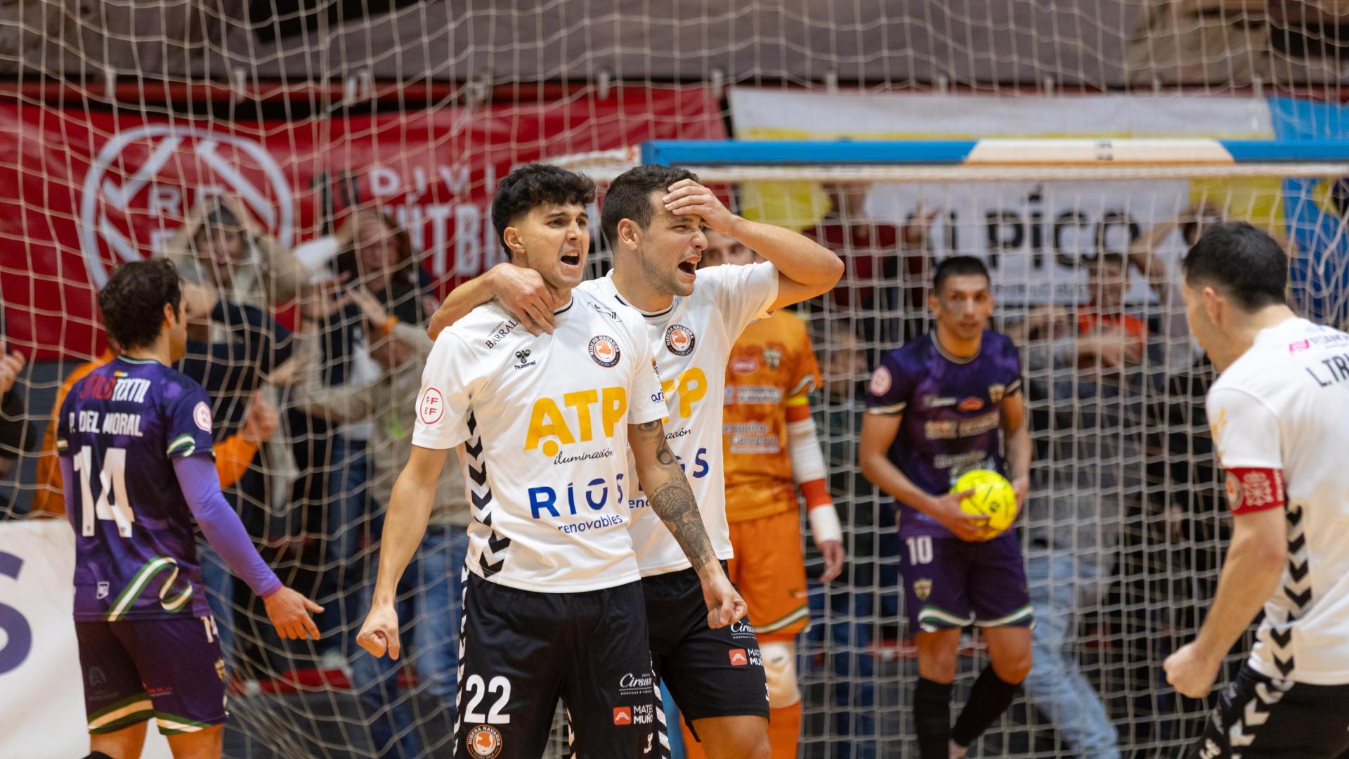 A: BLANCA ALDANONDO
F: 09/11/2024
P: CELEBRACION DEL GOL DE MARC CAMPAS
L: TUDELA
T: PARTIDO FUTBOL SALA ENTRE EL ATP TUDELANO Y EL CORDOBA PATRIMONIO (2-3)