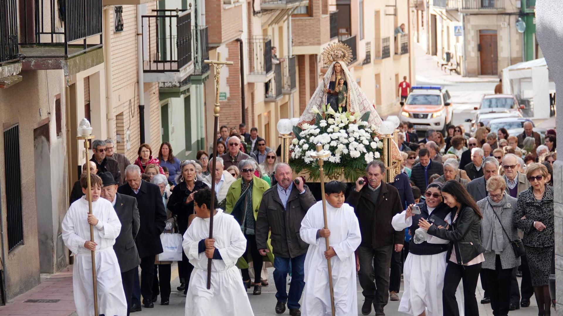 Instante de la 'Subida' de la Virgen del Patrocinio desde su ermita a la iglesia