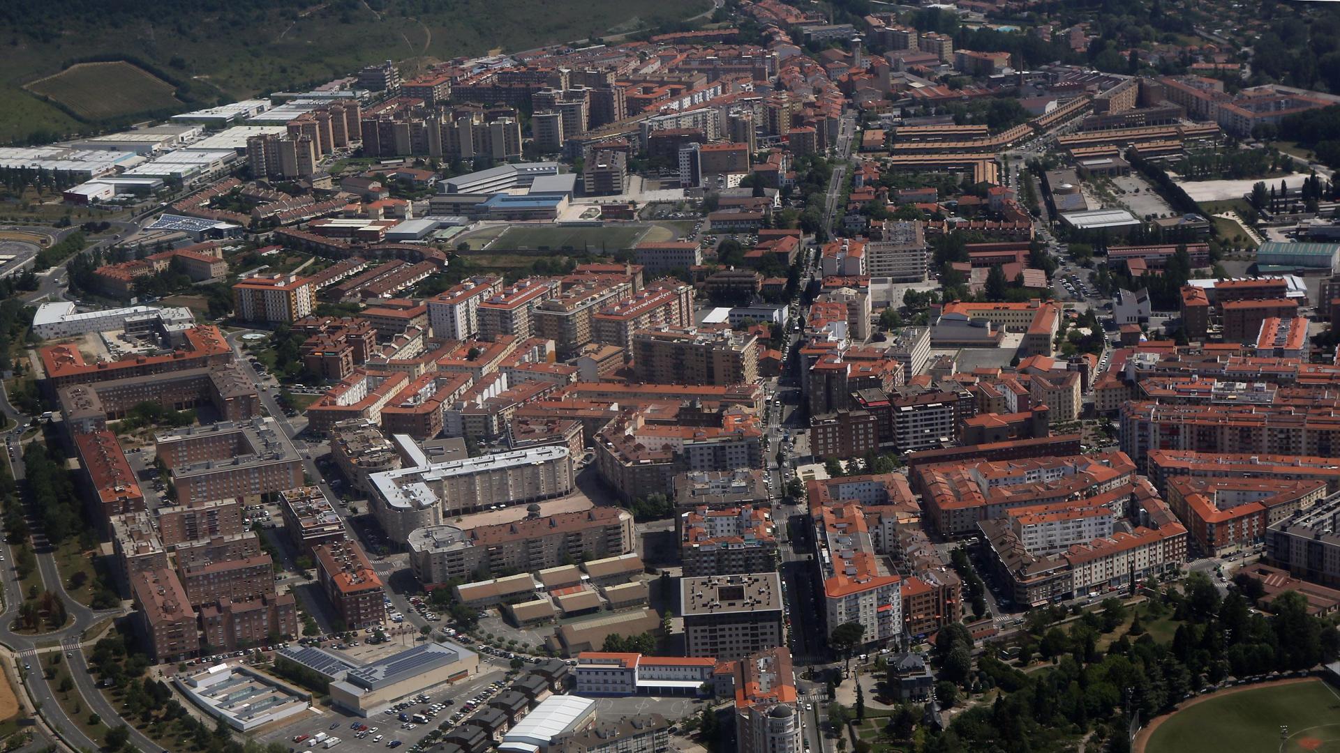 *A: JOSE CARLOS CORDOVILLA
*F: 10-06-2015
*P: 
*L: PAMPLONA
*T:  FOTO AEREA BURLADA