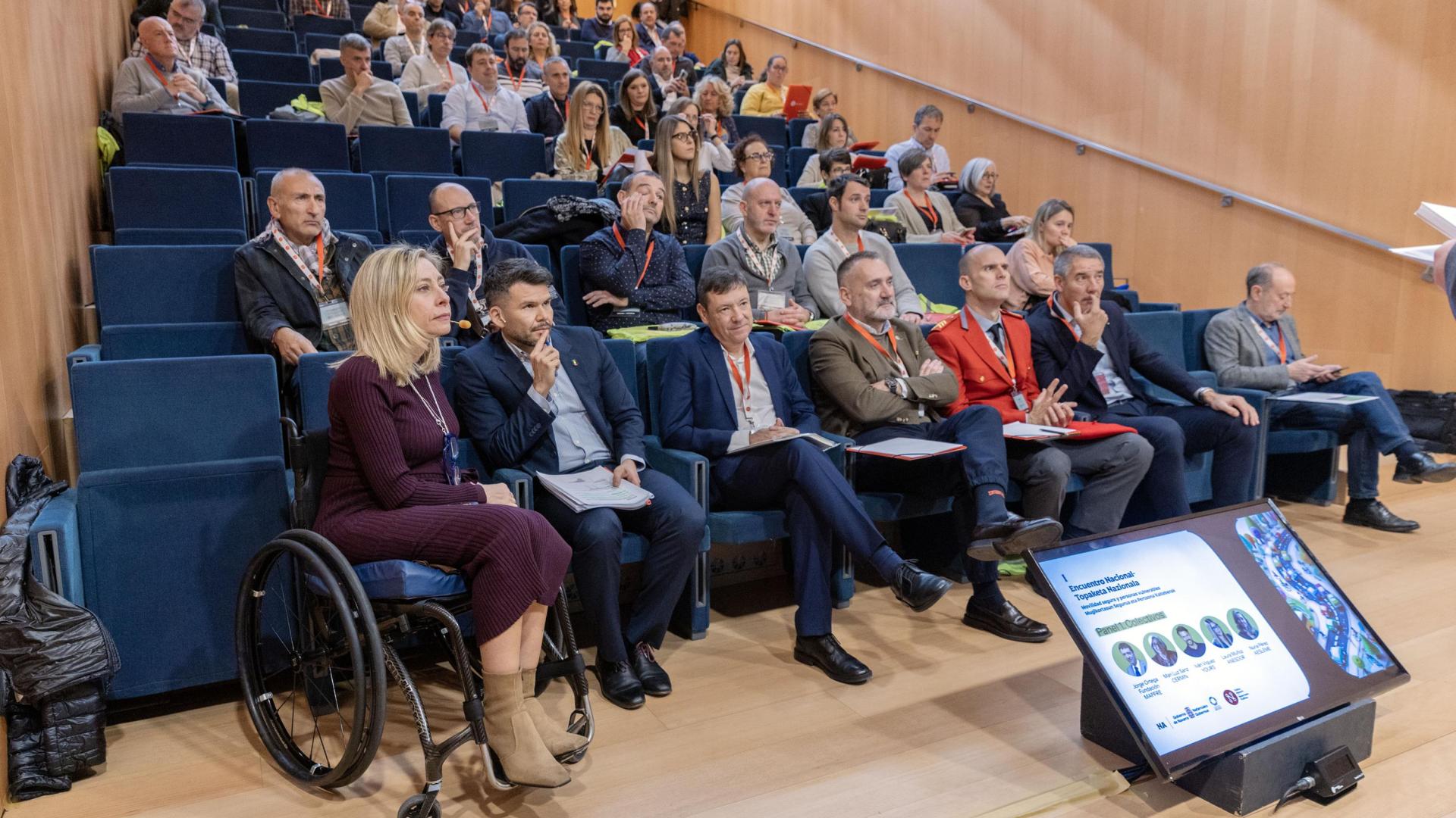 Mesa redonda sobre colectivos vulnerables y seguridad vial