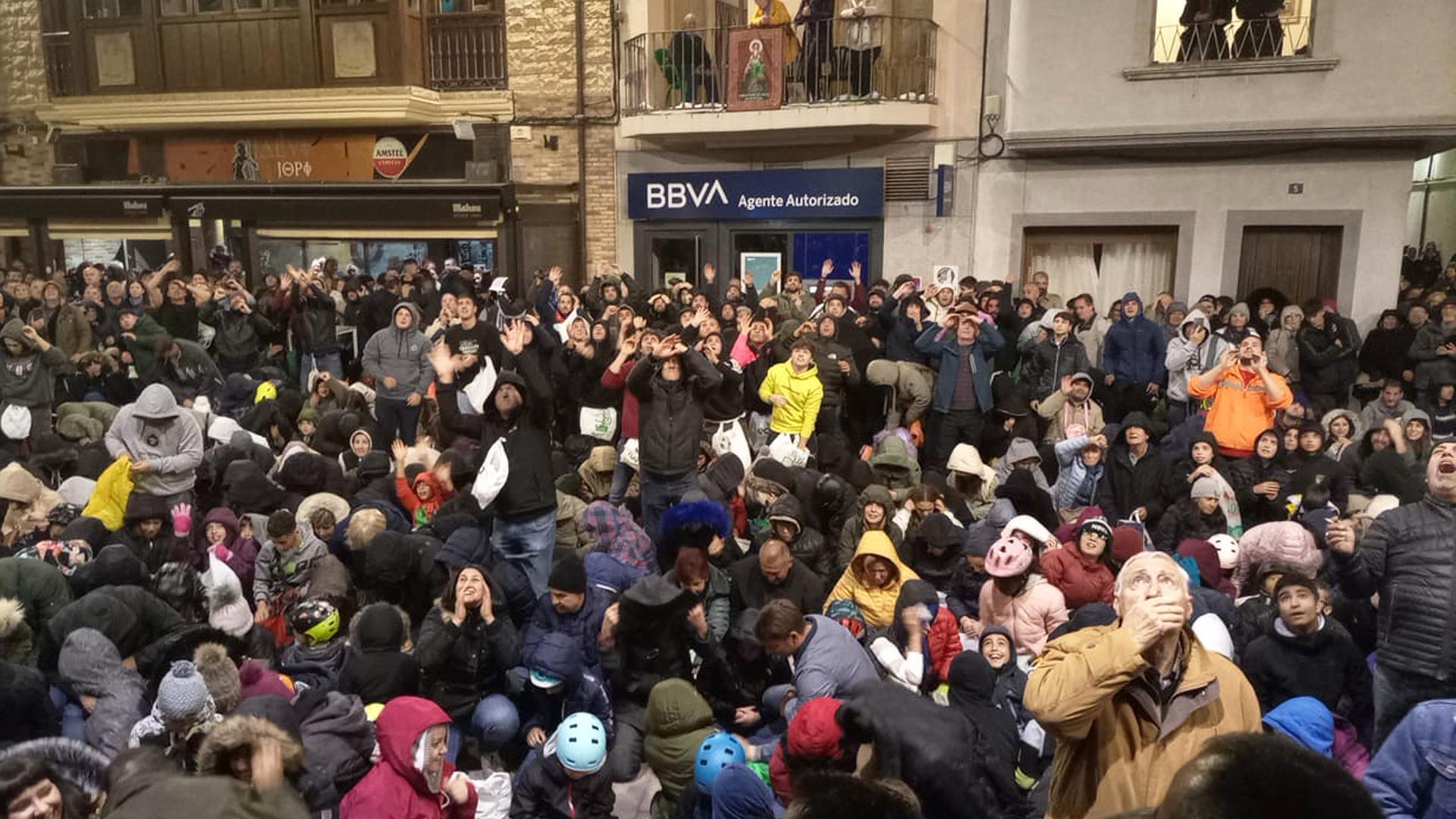 Vídeo con el tradicional lanzamiento de nueces en Fustiñana