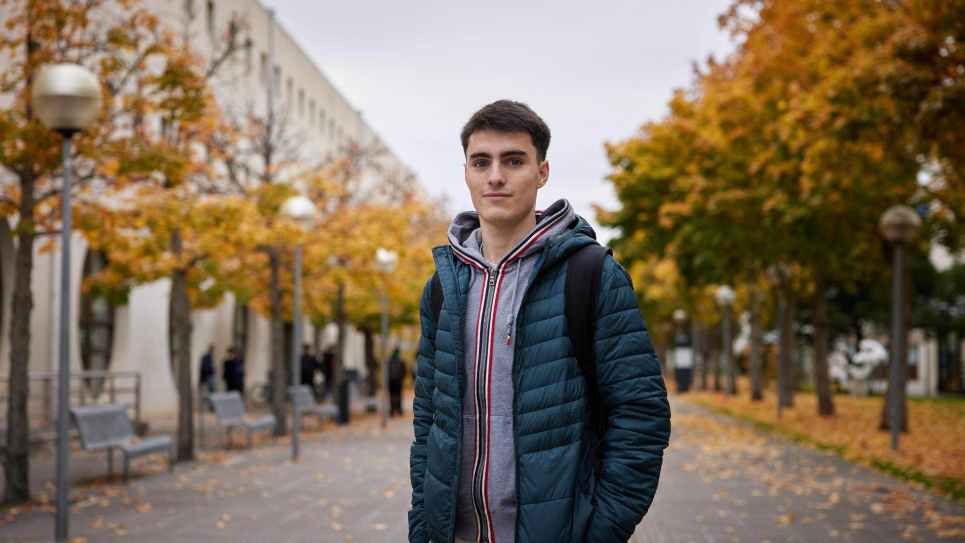 Javier del Pozo estudia Segundo de Ingeniería Industrial en la UPNA y es centrocampista del Txantrea