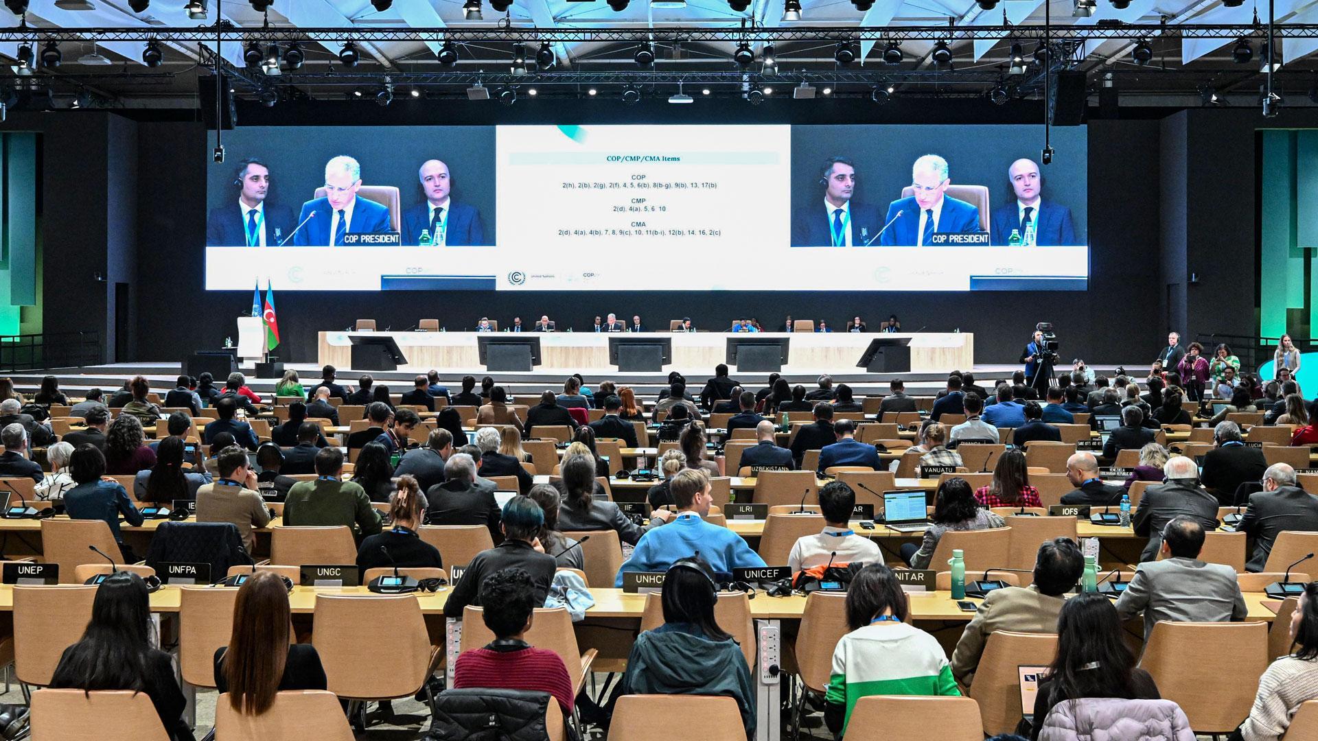 Vista general de una reunión plenaria en la Conferencia de las Naciones Unidas sobre el Cambio Climático COP29 celebrada en Bakú