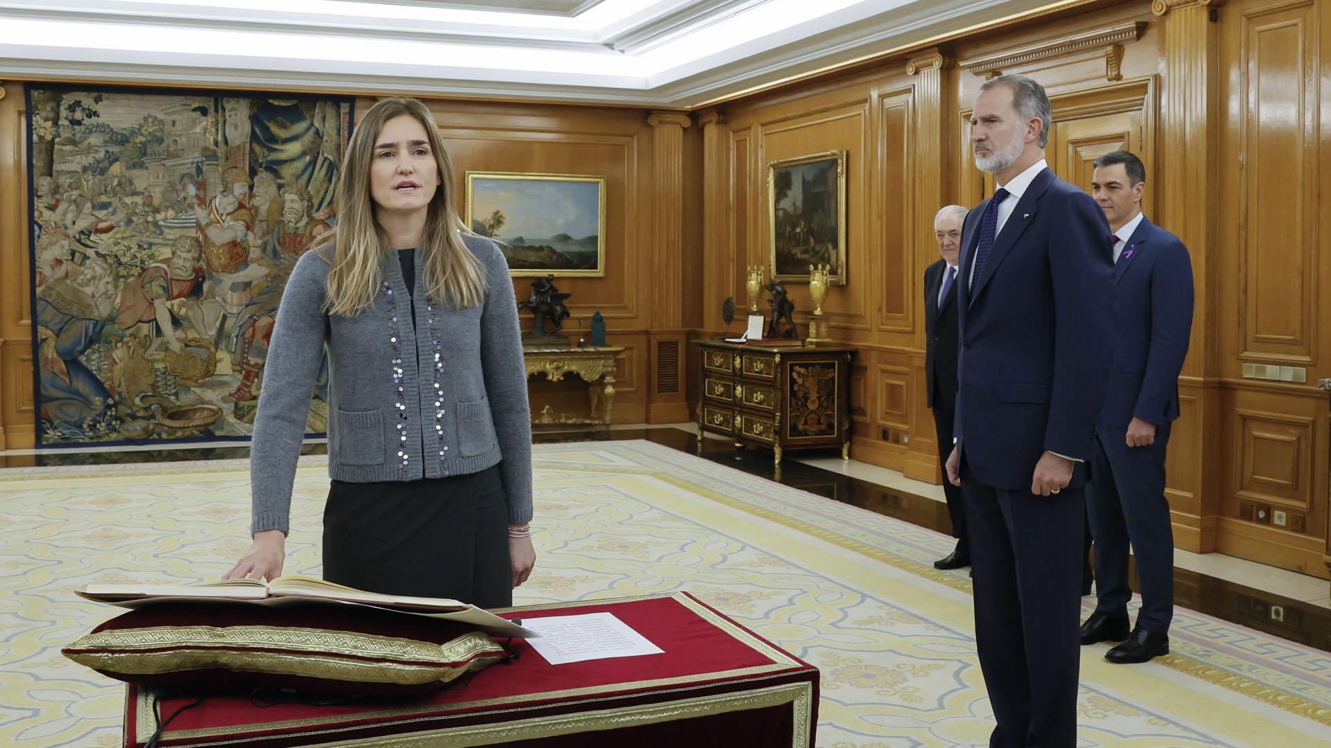 El rey Felipe VI preside el acto de promesa de la vicepresidencia tercera del Gobierno y Ministerio para la Transición Ecológica y el Reto Demográfico, Sara Aagesen,  que sustituye a Teresa Ribera, este lunes en el Palacio de la Zarzuela