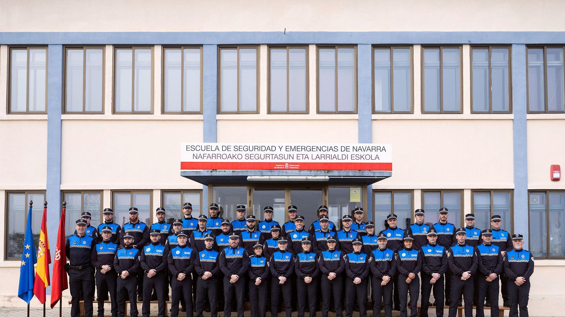 Foto de grupo de los participantes en el curso de policía local