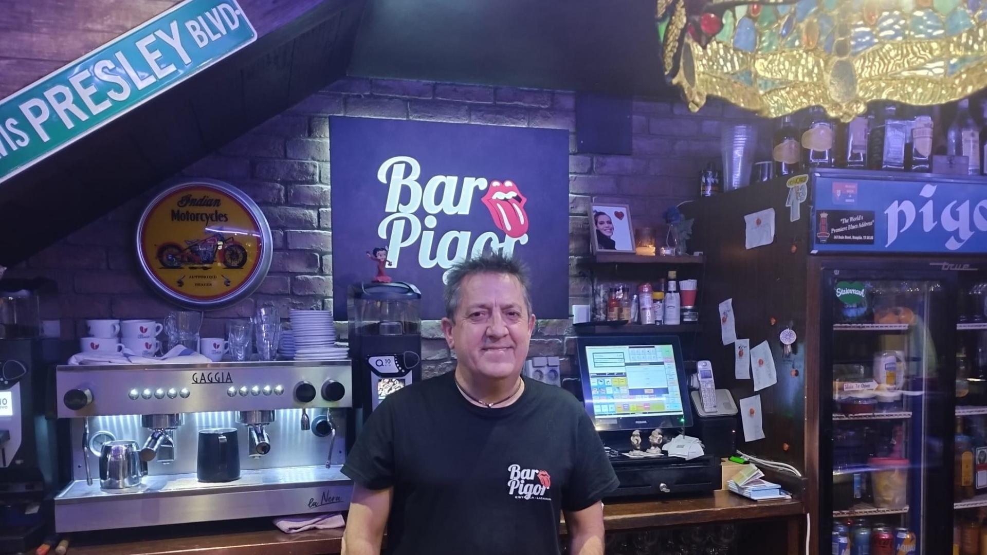 Roberto Comas Zudaire, al frente del Bar Pigor de Estella