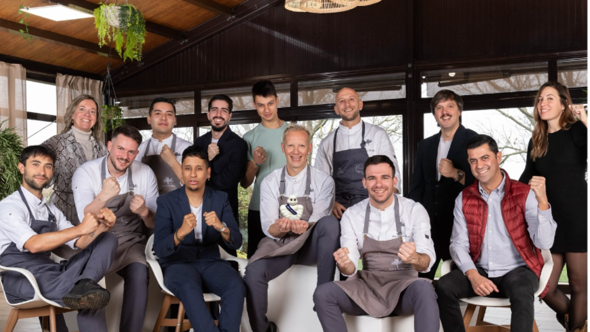 El equipo que compone la Era de los Nogales, con el chef Toñi Rodríguez en el centro