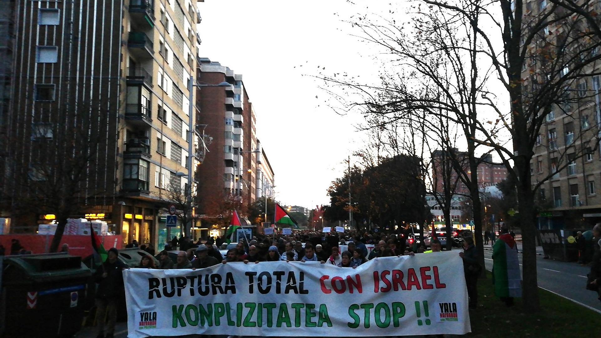 Manifestación en Pamplona para reclamar la ruptura de relaciones con Israel /