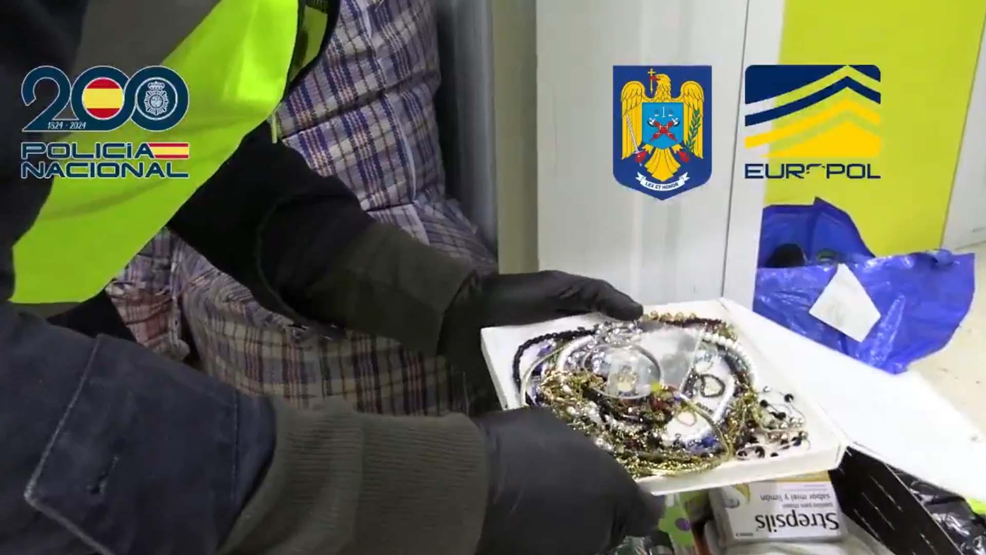 Los agentes se han incautado de numerosas joyas