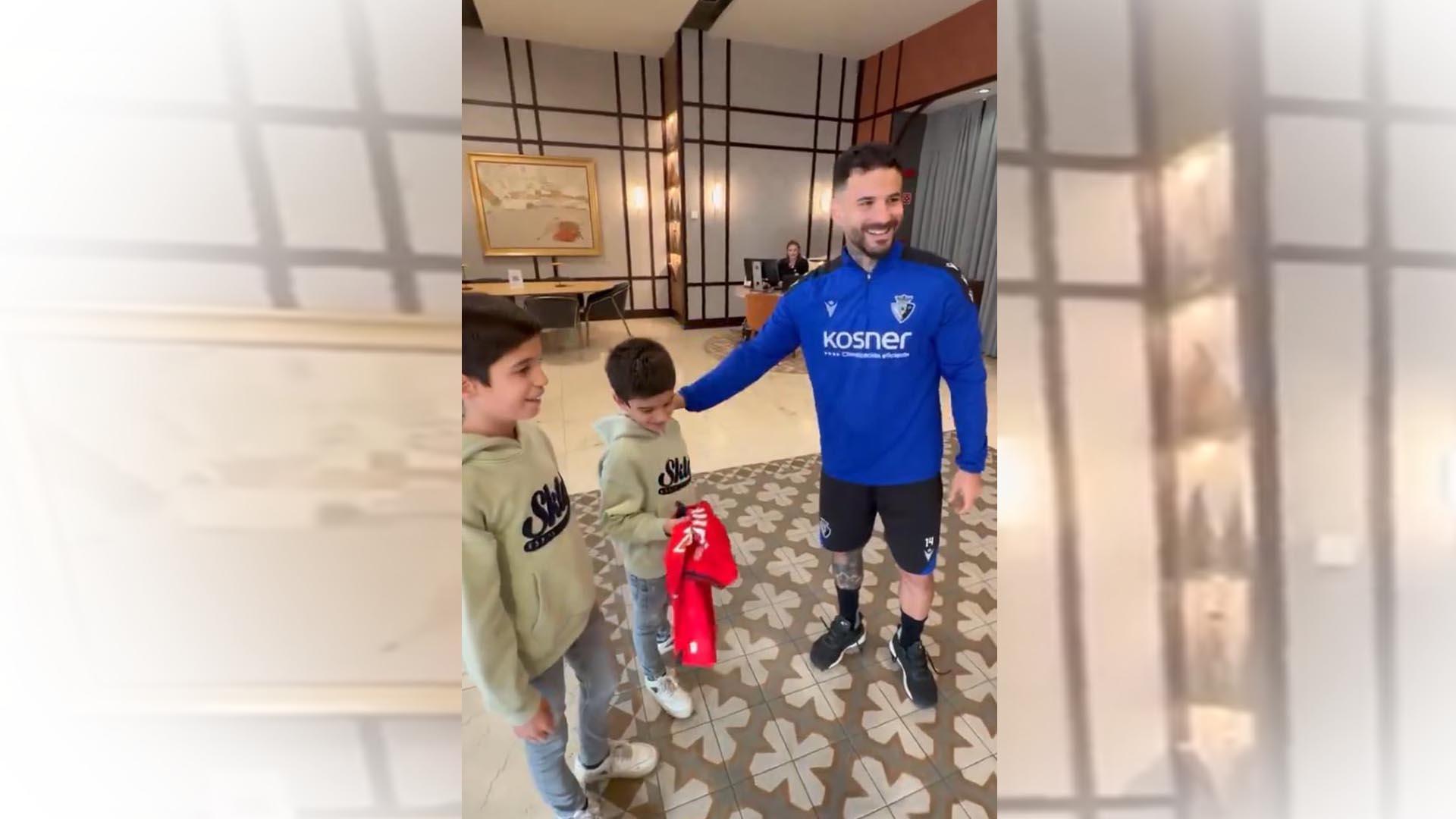 Rubén García, con el joven Mario y su hermano