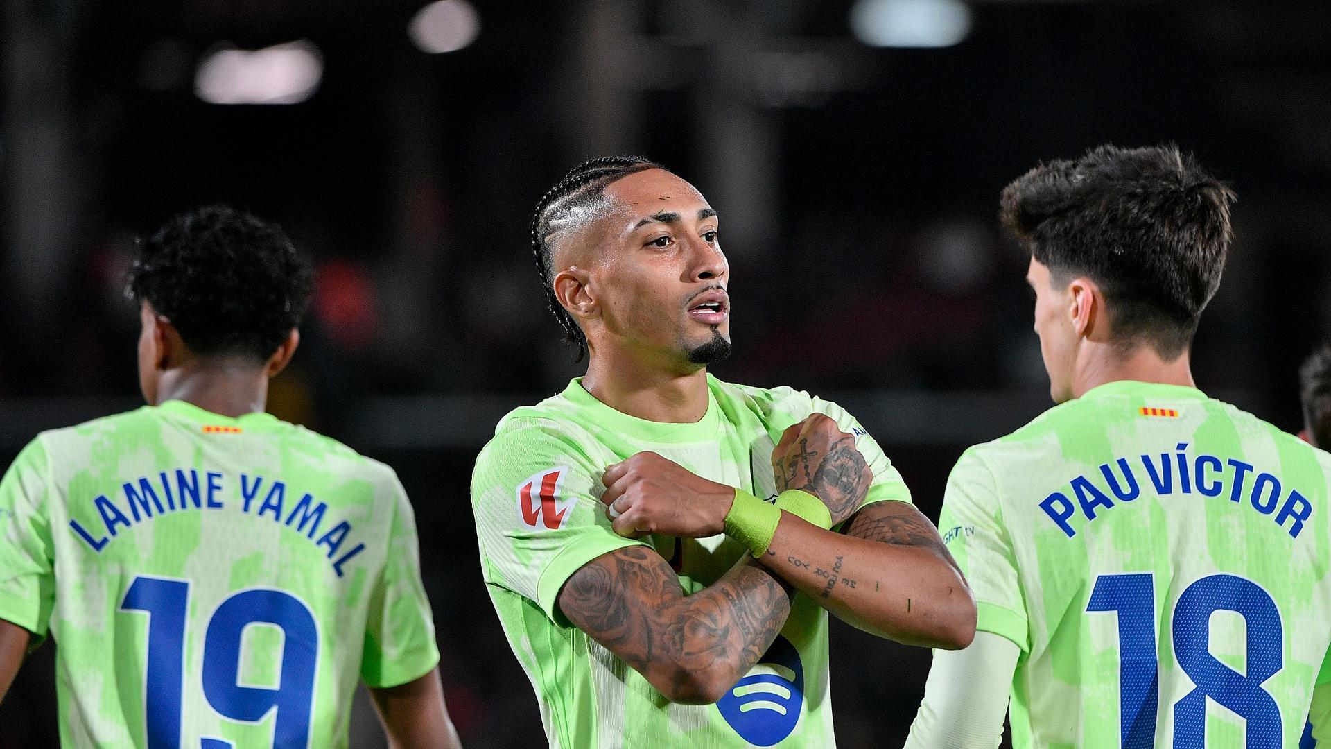 El delantero del Barcelona Raphinha celebra tras marcar el tercer gol ante el Mallorca