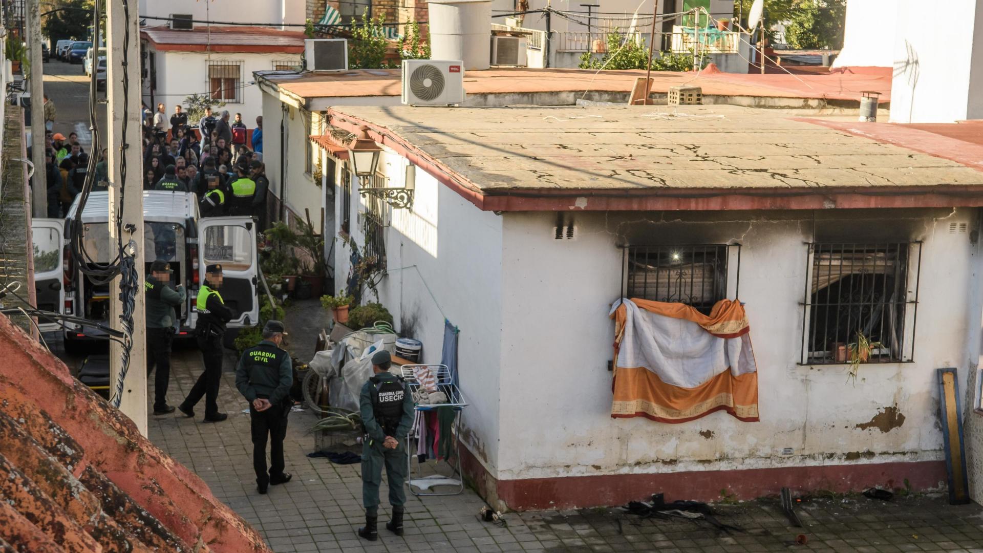 Vivienda incendiada en Villaverde del Río donde han fallecido una madre y su hija