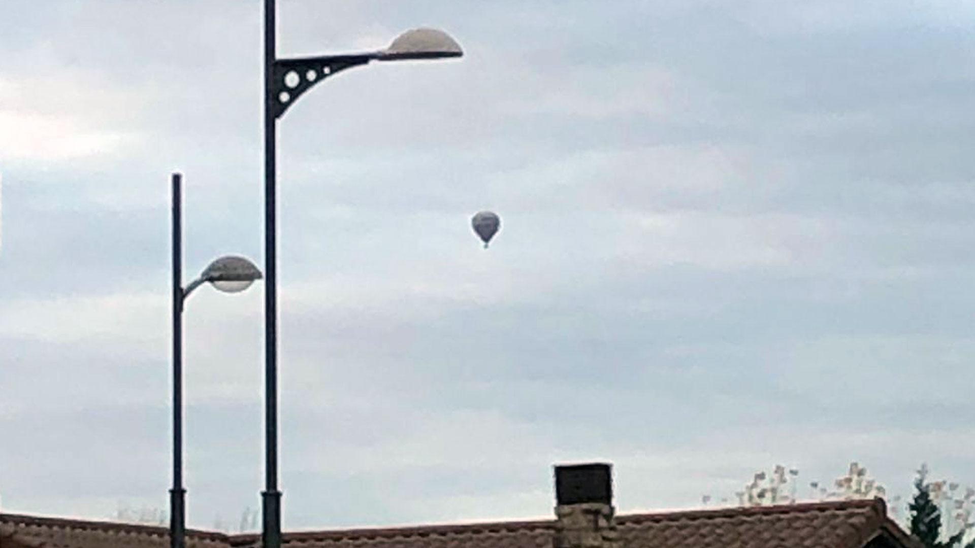 El globo que ha sobrevolado la Comarca de Pamplona este jueves