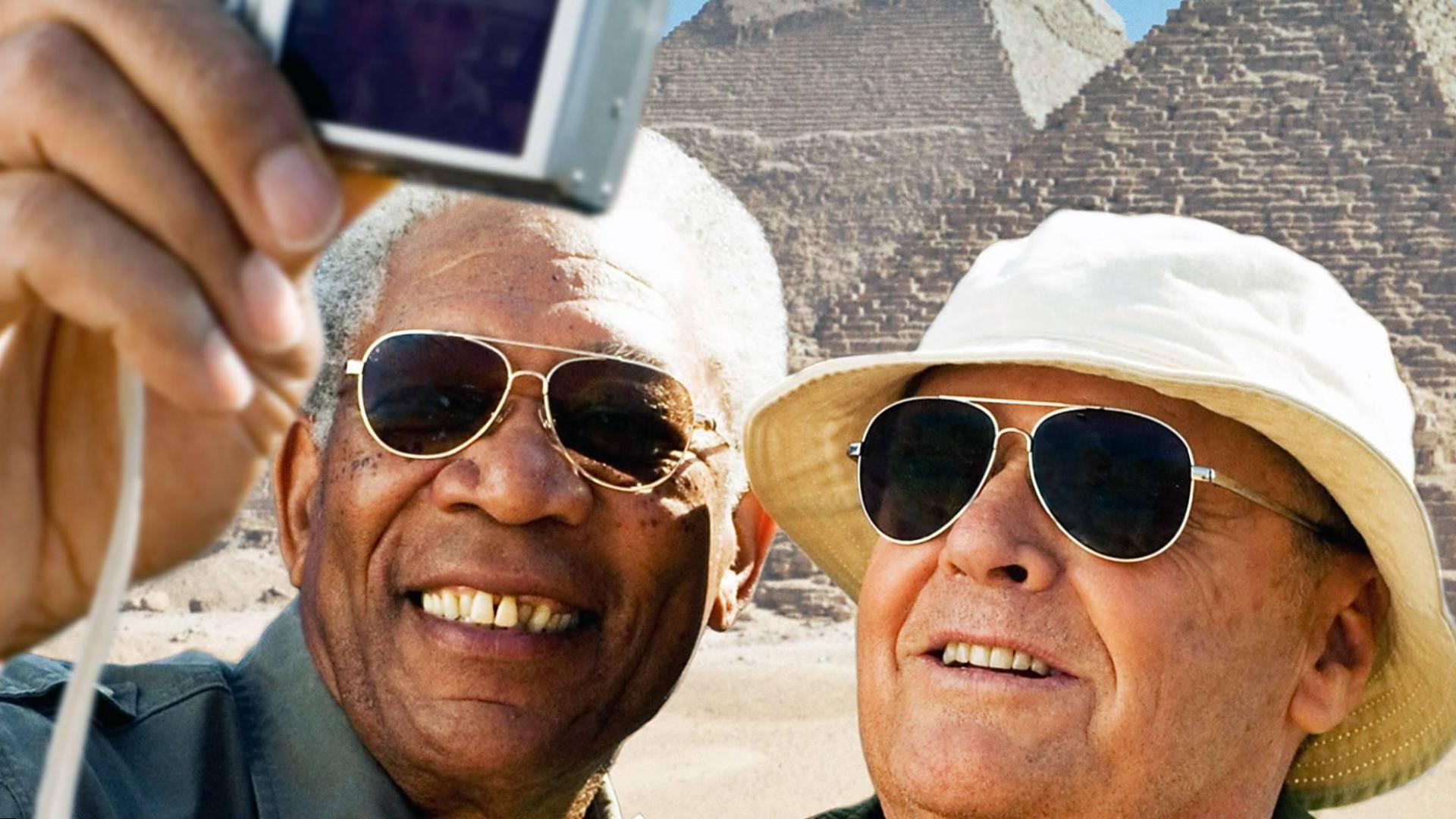 Morgan Freeman y Jack Nicholson interpretan en 'Ahora o nunca' a dos enfermos con cáncer termina que deciden recorrer juntos el mundo.