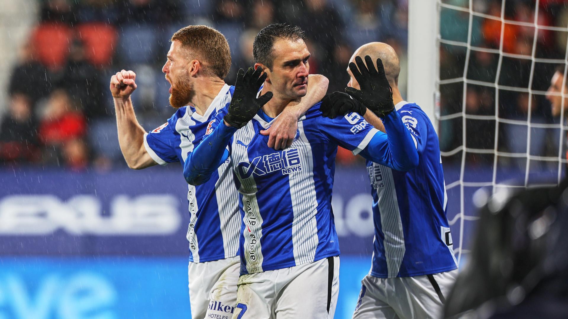 Kike García pide perdón tras marcar en El Sadar con la camiseta del Alavés