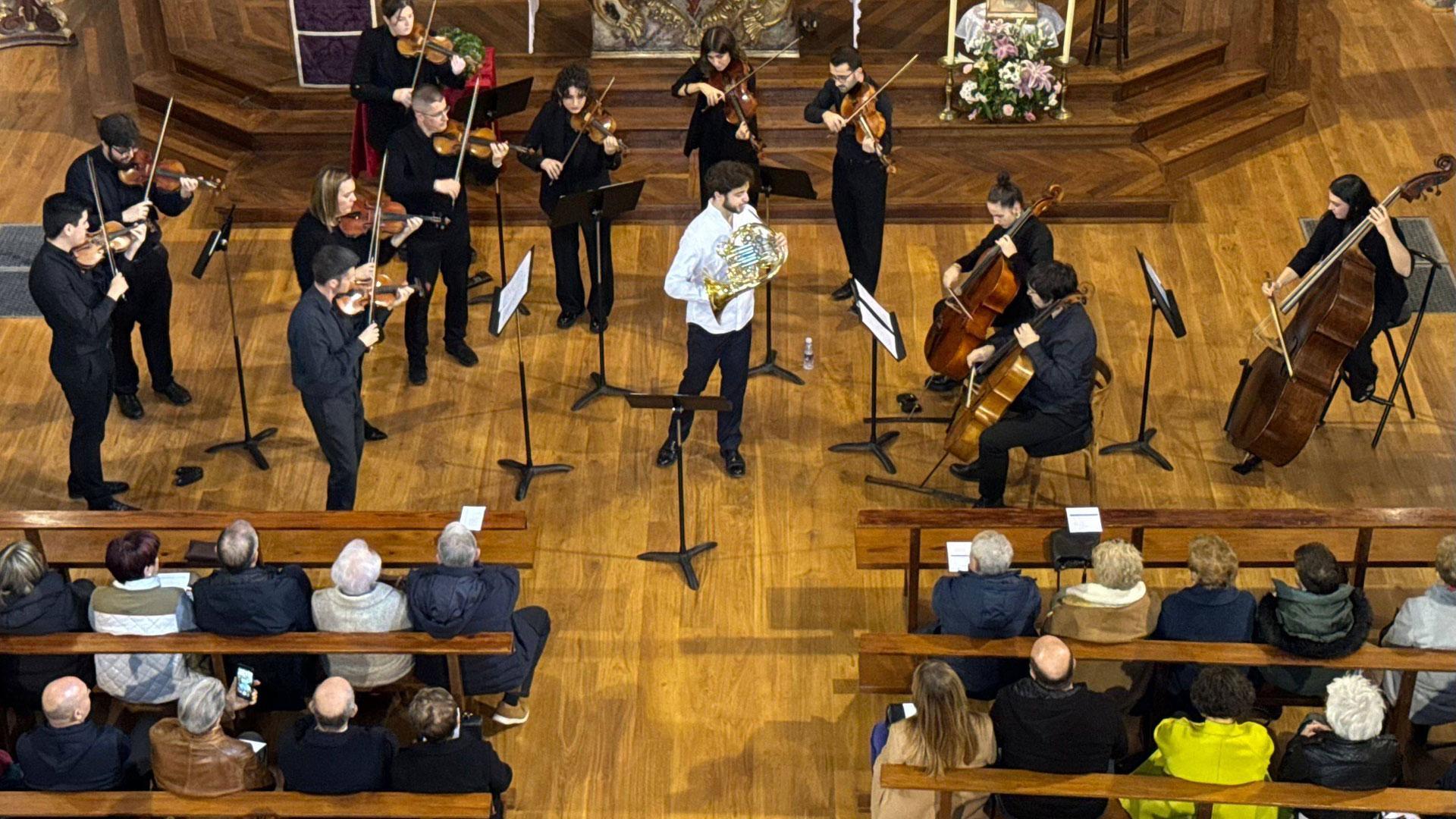 Un momento de la actuación de Manuel Escauriaza con la Orquesta Ciudad de Pamplona en la iglesia de Miranda de Arga