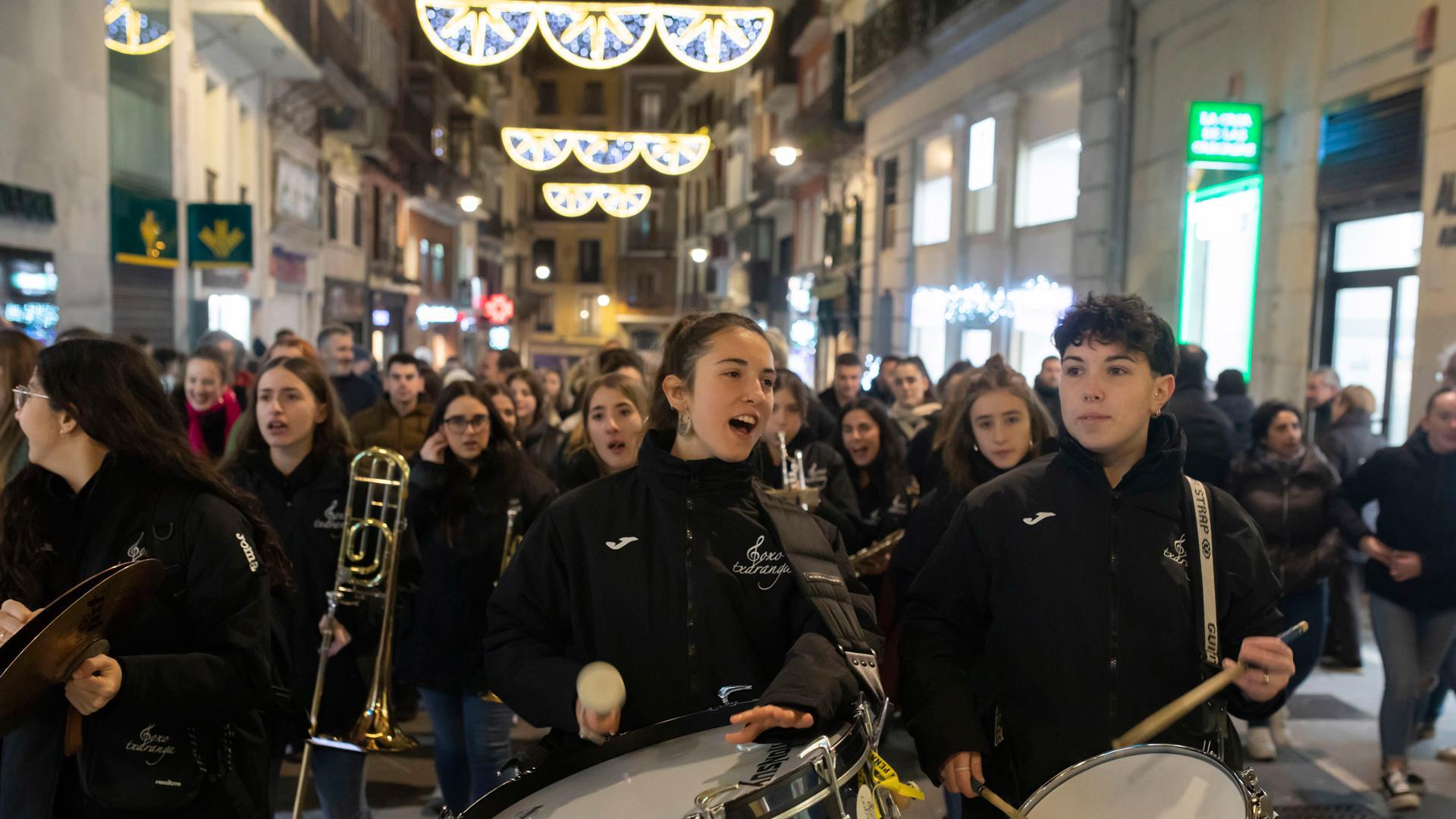 Animación musical navideña por las calles del centro de Pamplona