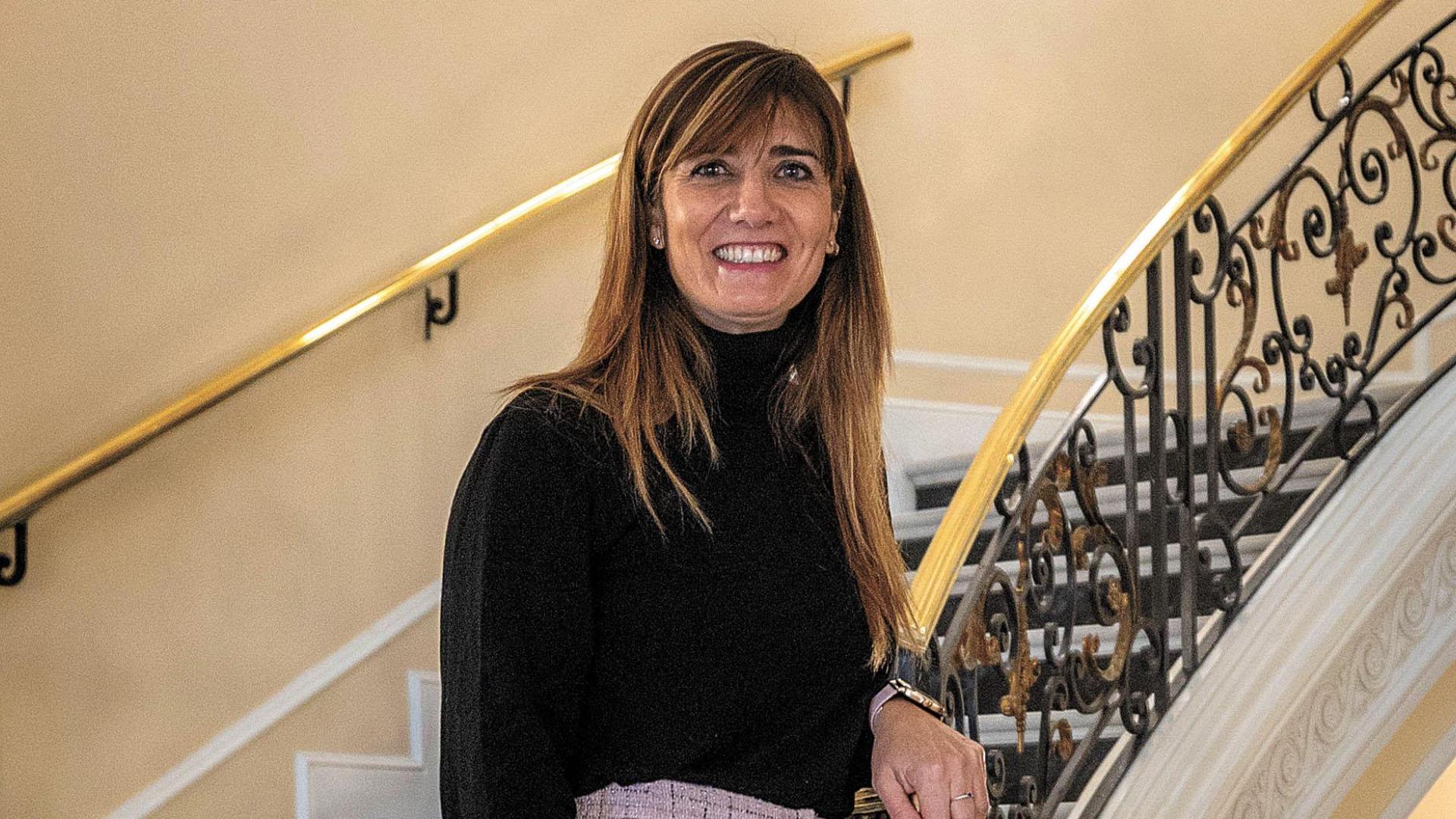 María Begoña Cano Vallés, en las escaleras del Colegio de Médicos