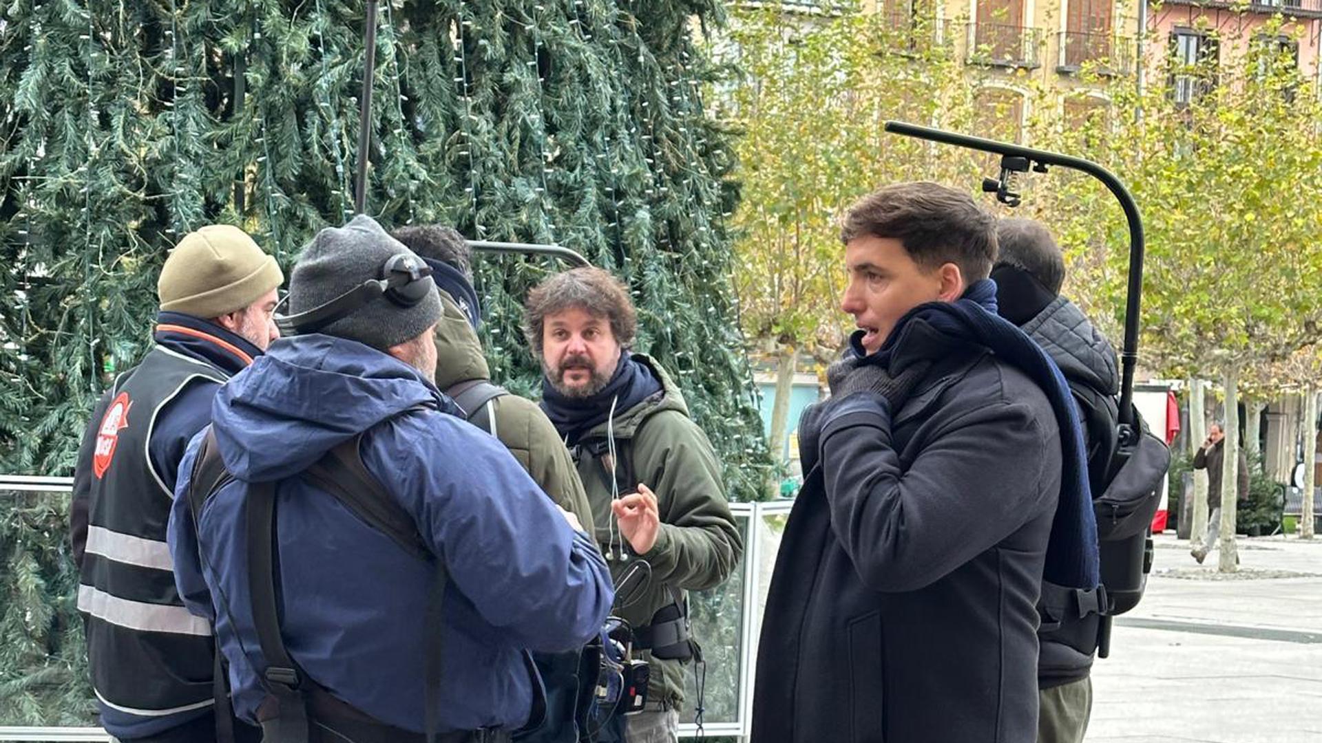 Xuso Jones grabando el programa 'Lo sabe, no lo sabe' en la plaza del Castillo