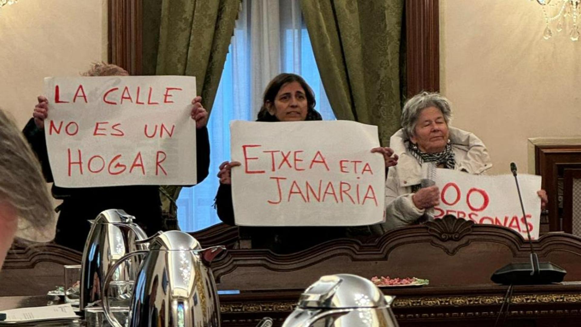 Interrupción del pleno del Ayuntamiento de Pamplona