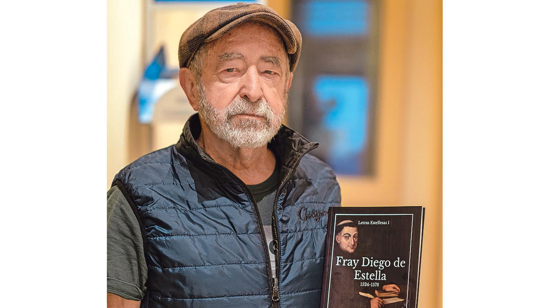 José Javier Hermoso de Mendoza con su publicación