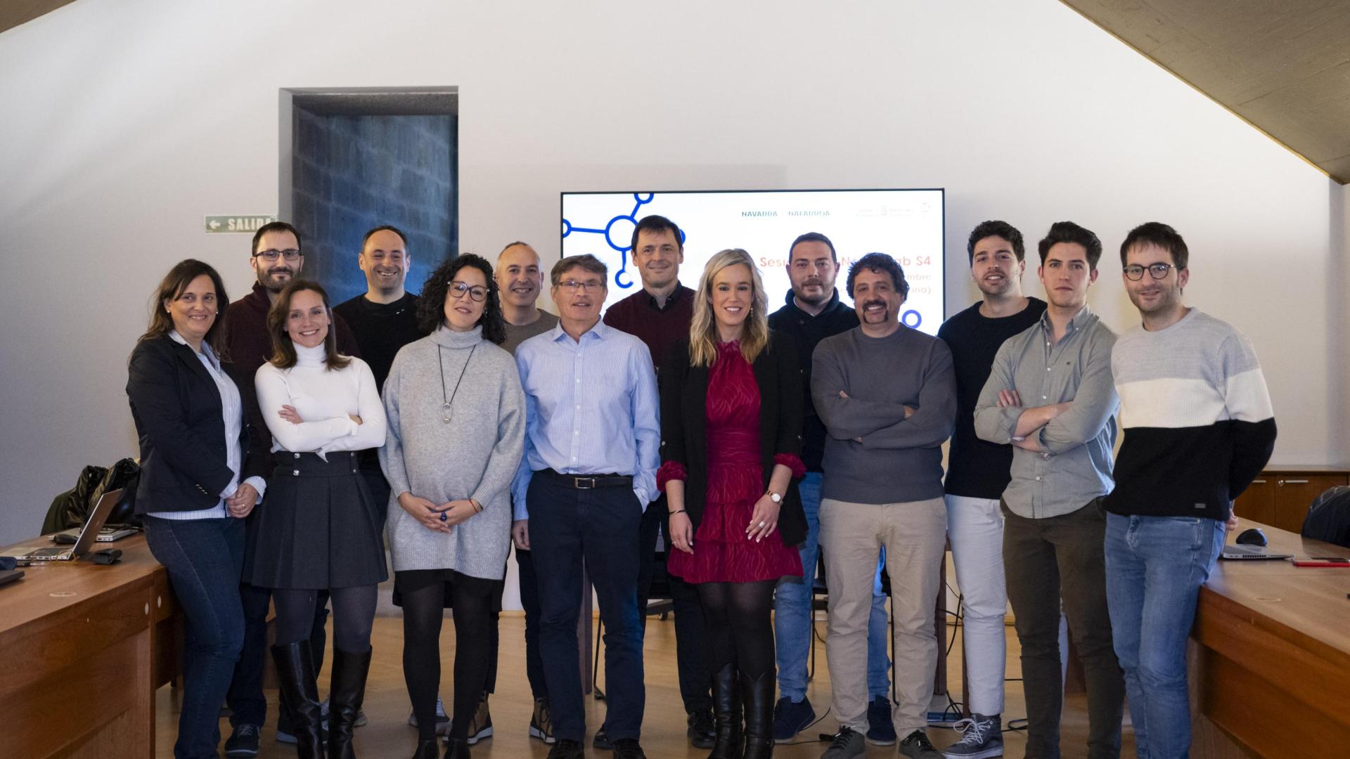 La directora general Garbiñe Basterra, junto a representantes de las empresas participantes.