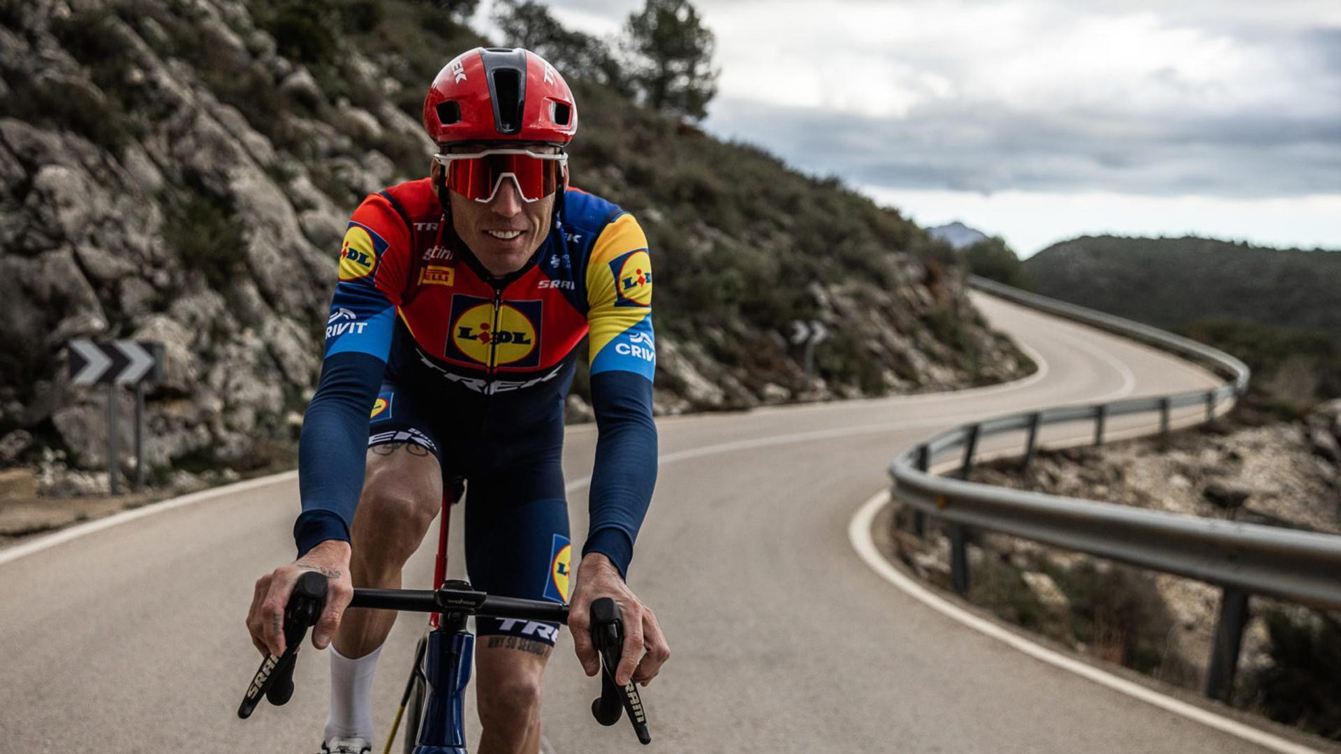 Aleix Espargaró firma como embajador del Lidl-Trek