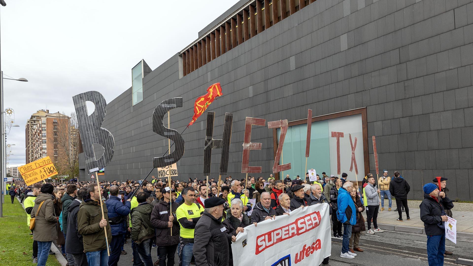Fotos de la manifestación contra el cierre de BSH Esquíroz en Pamplona.