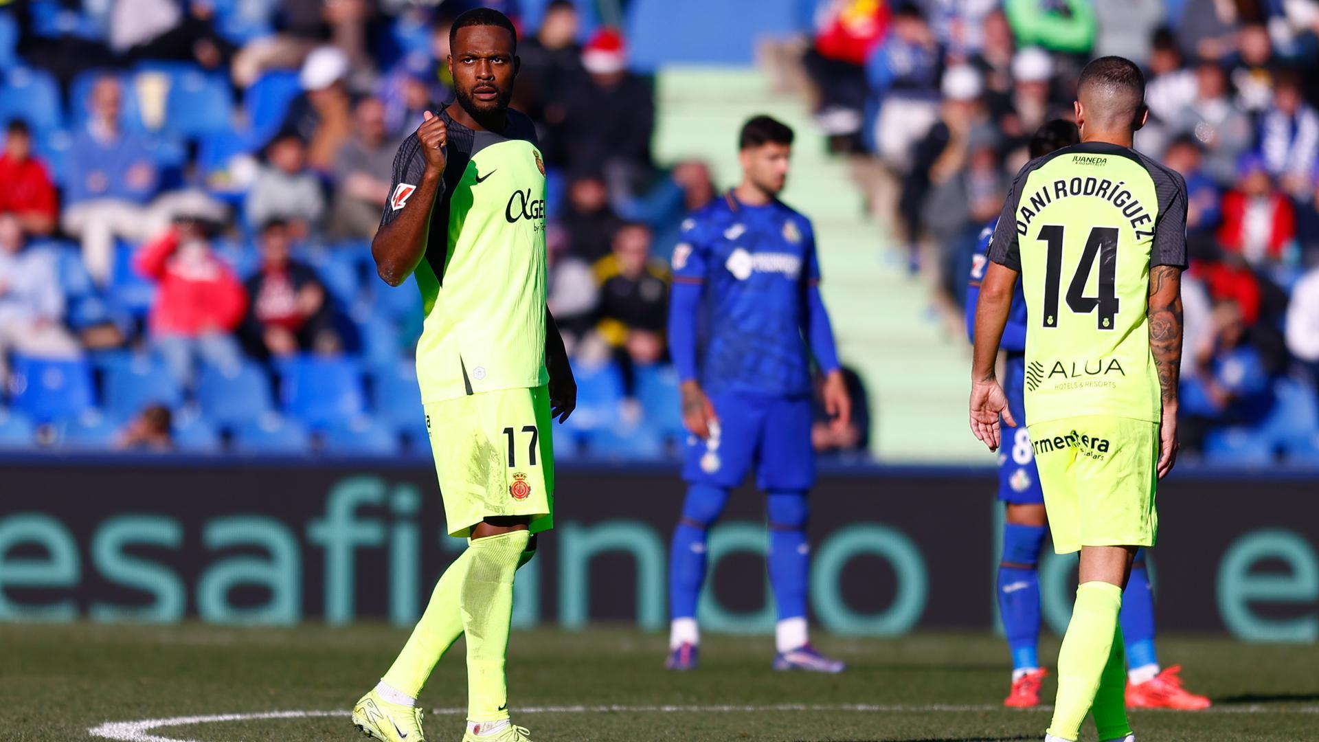 Cyle Larin celebra su tanto frente al Getafe